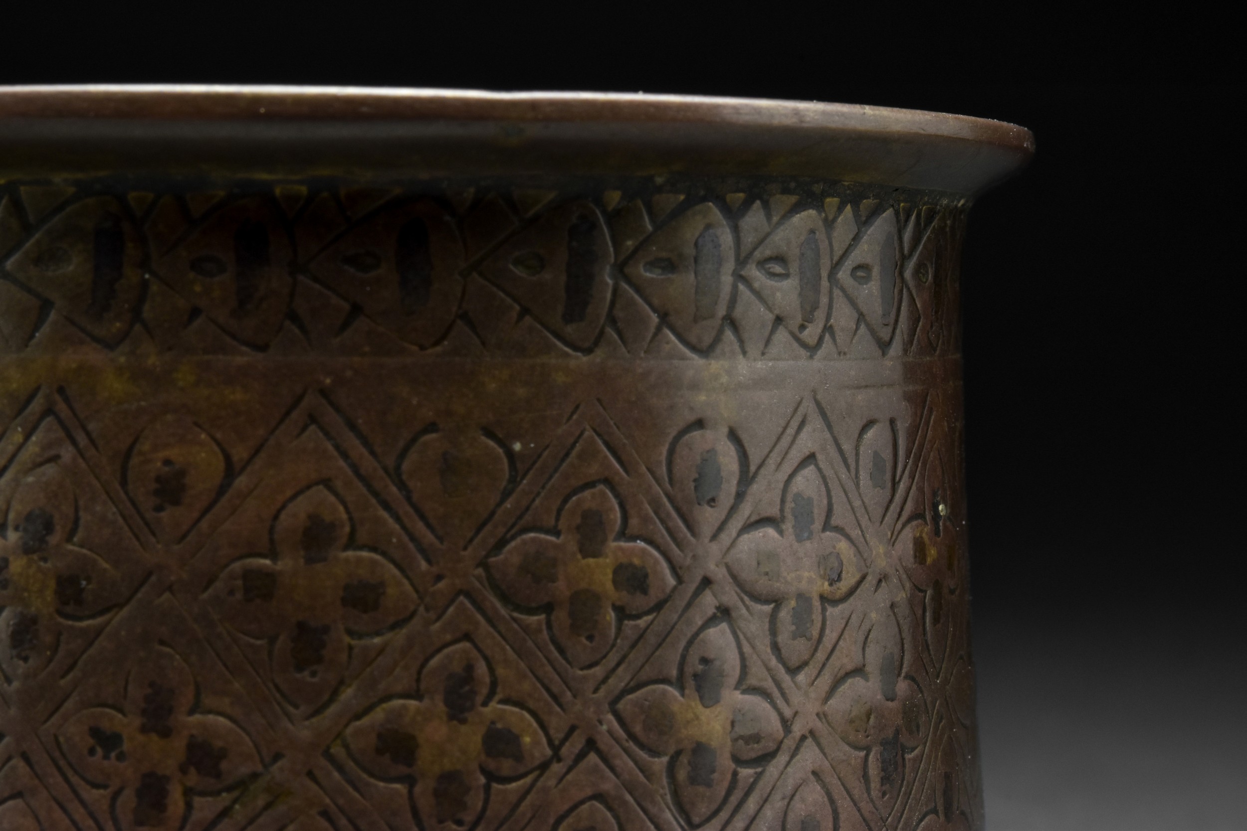 MAMLUK HAMMERED COPPER OR BRASS POT - Image 4 of 5
