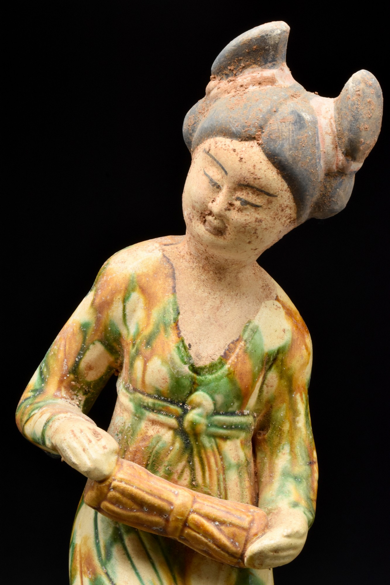 CHINESE TANG DYNASTY SANCAI GLAZED TERRACOTTA FEMALE MUSICIAN - Bild 5 aus 6