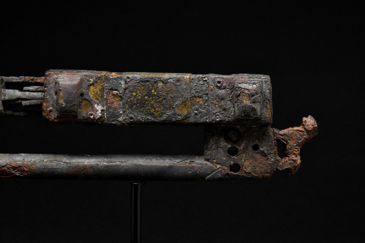 VIKING IRON PADLOCK WITH LIONS - Image 4 of 6