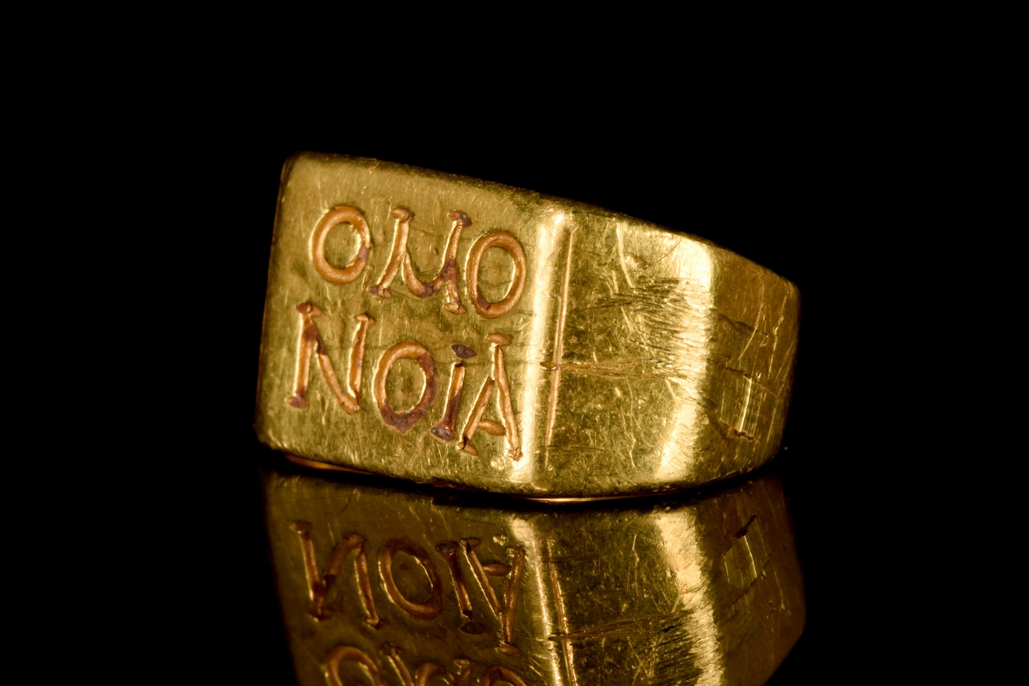 BYZANTINE GOLD MARRIAGE RING WITH OMONIA INSCRIPTION - Image 2 of 6