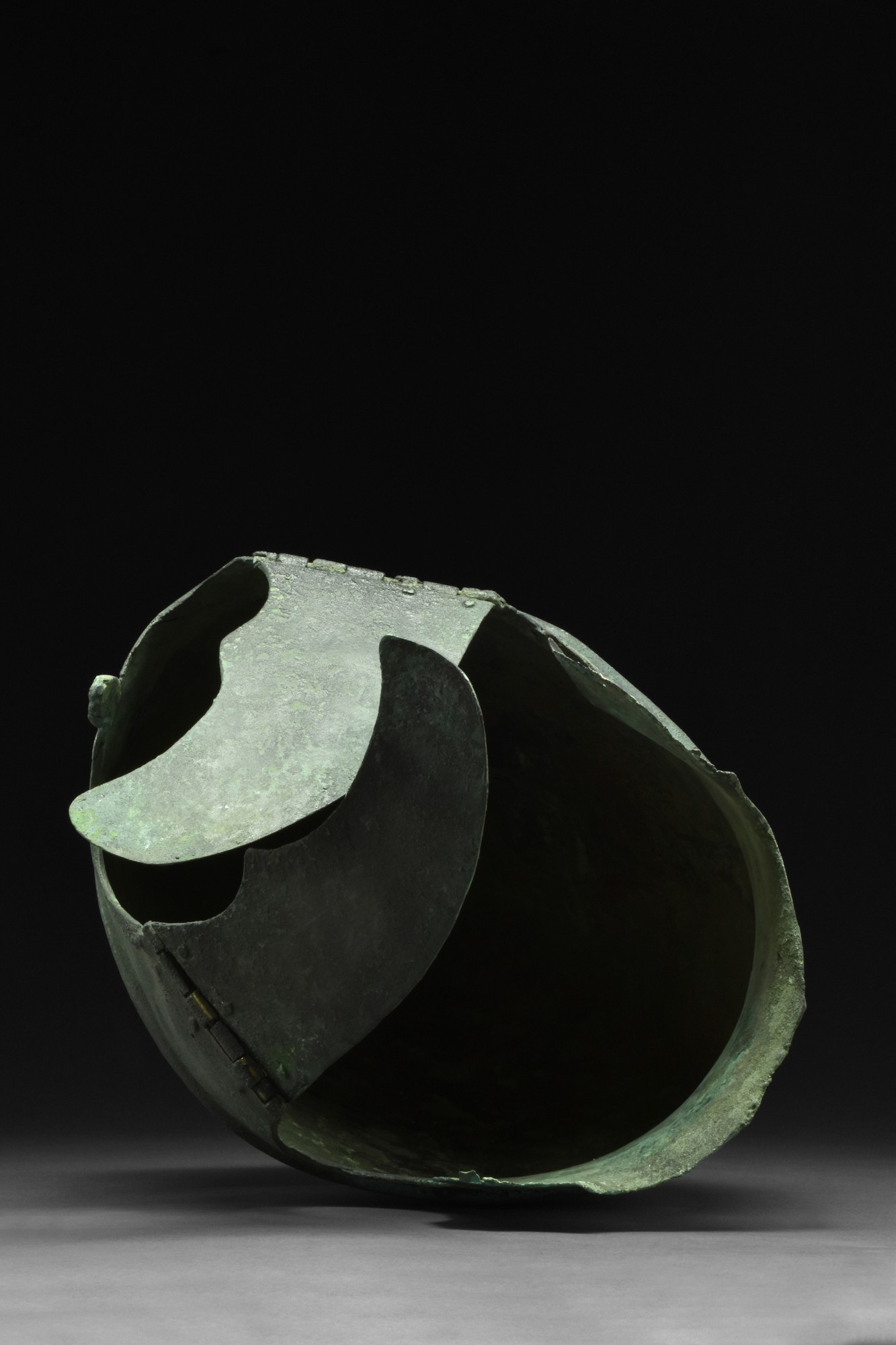 GREEK CHALCIDIAN BRONZE HELMET - Image 6 of 8