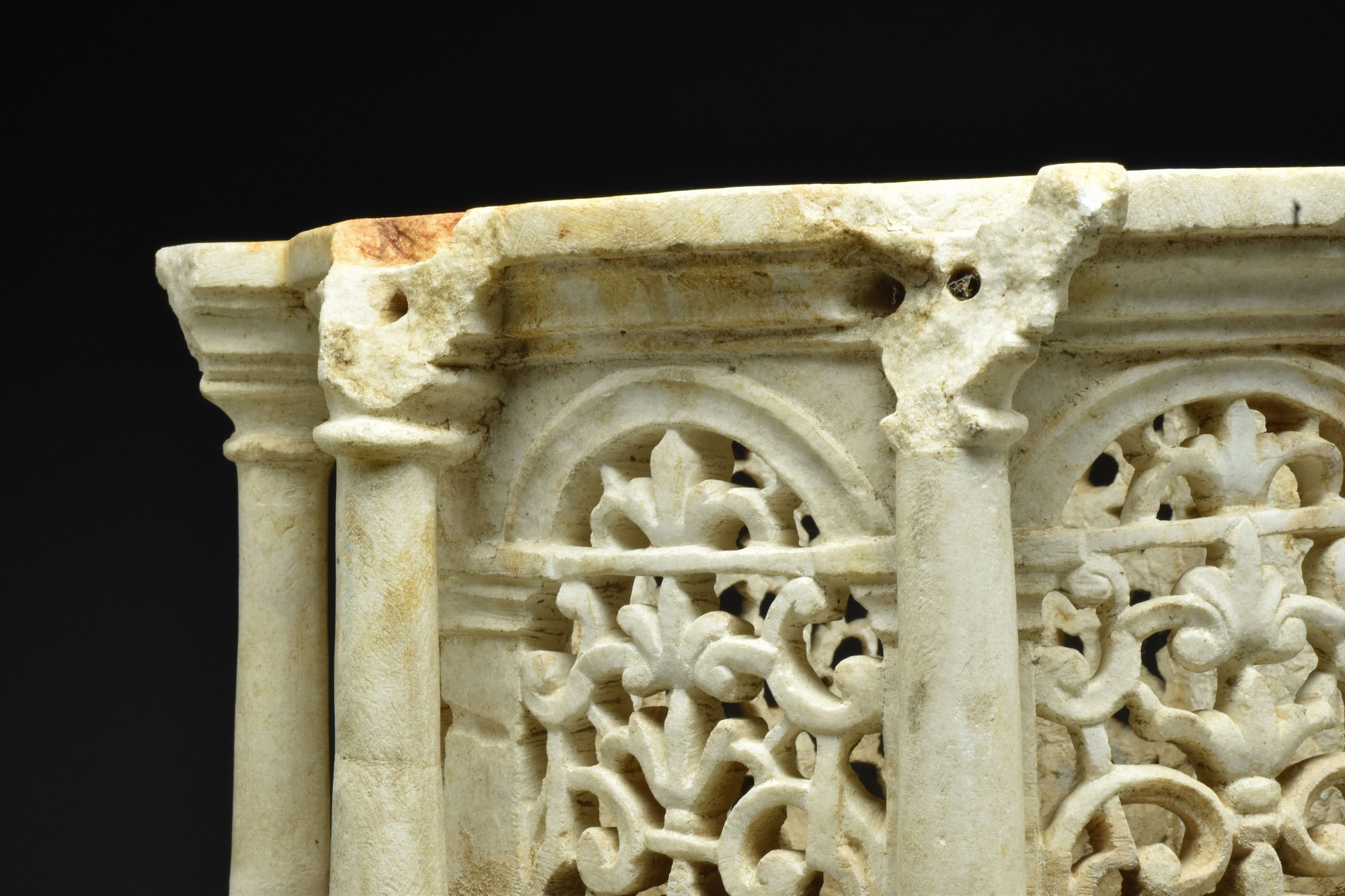 BYZANTINE MARBLE RELIQUARY WITH PILLARS - Bild 3 aus 4