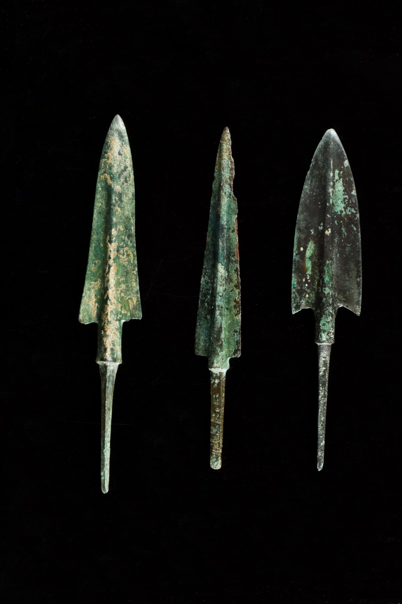 ANCIENT BRONZE SPEAR WITH STAND - Bild 2 aus 4