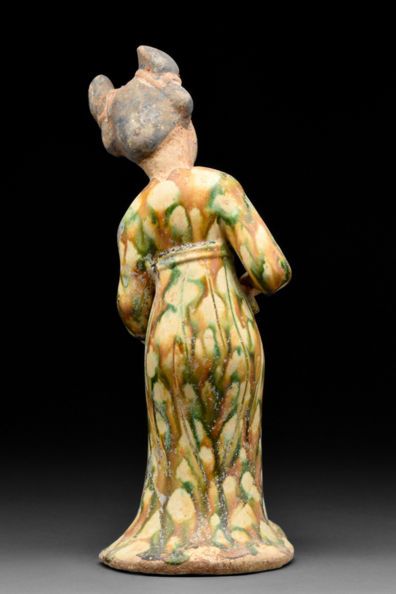 CHINESE TANG DYNASTY SANCAI GLAZED TERRACOTTA FEMALE MUSICIAN - Bild 4 aus 6