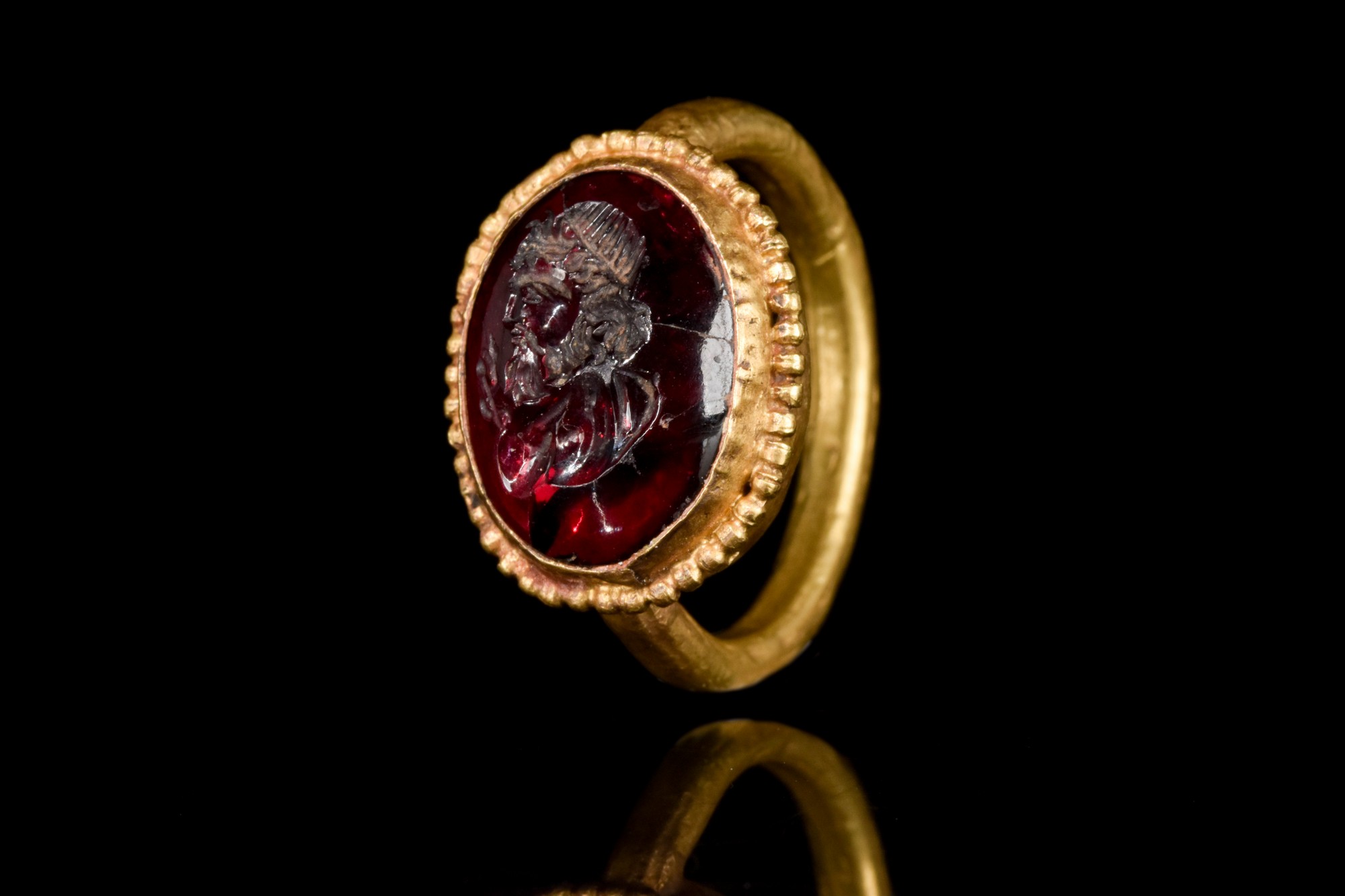 ROMAN GOLD RING WITH GARNET ASCLEPIUS INTAGLIO - Bild 2 aus 6