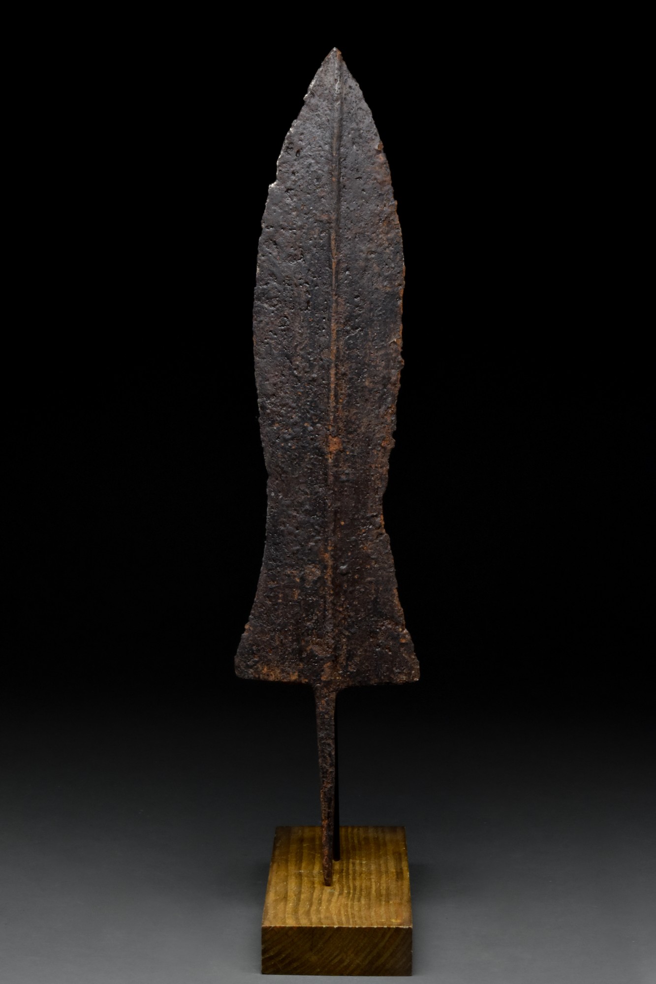 A ROMAN IRON PUGIO DAGGER