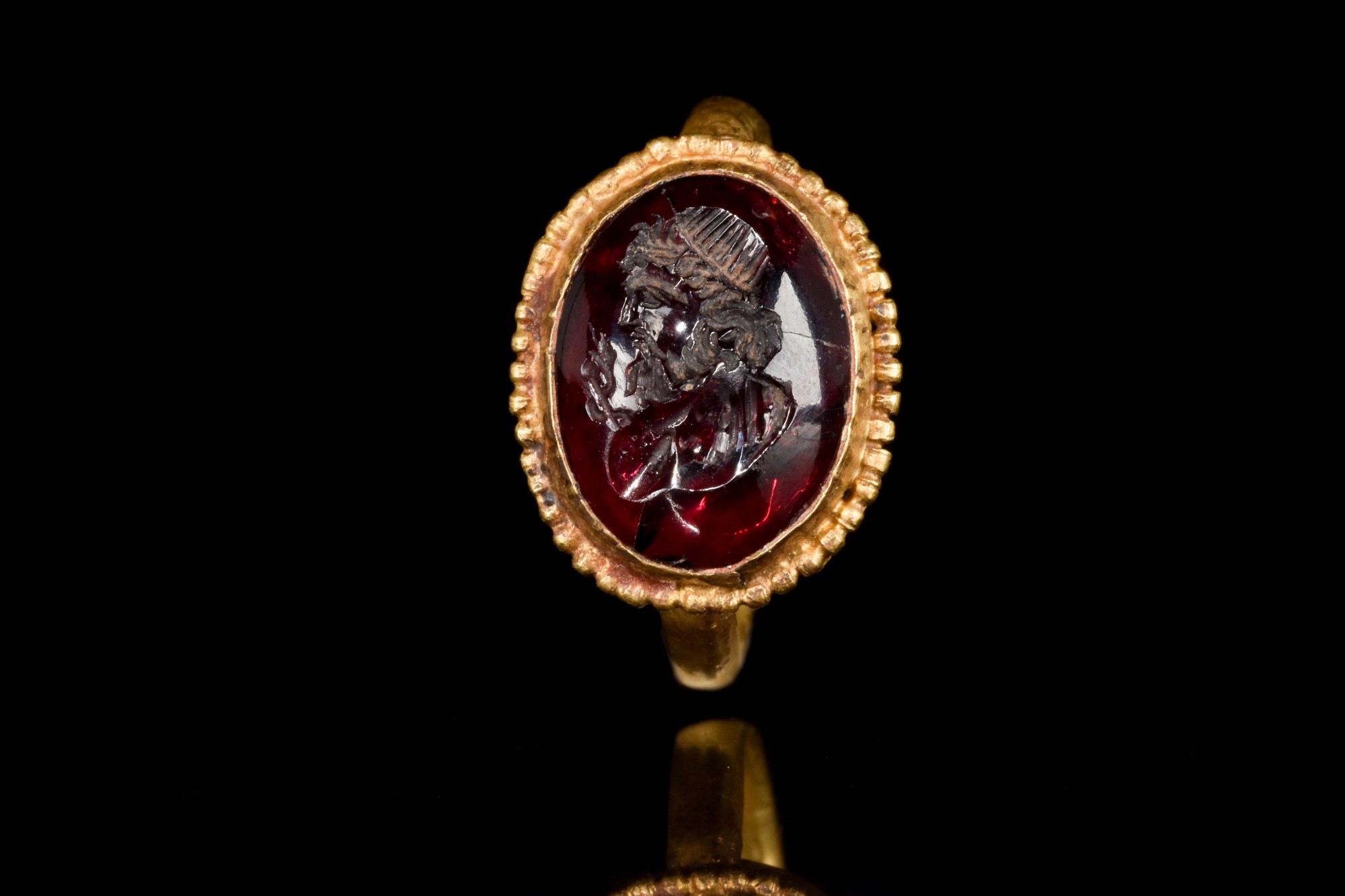 ROMAN GOLD RING WITH GARNET ASCLEPIUS INTAGLIO - Bild 3 aus 6