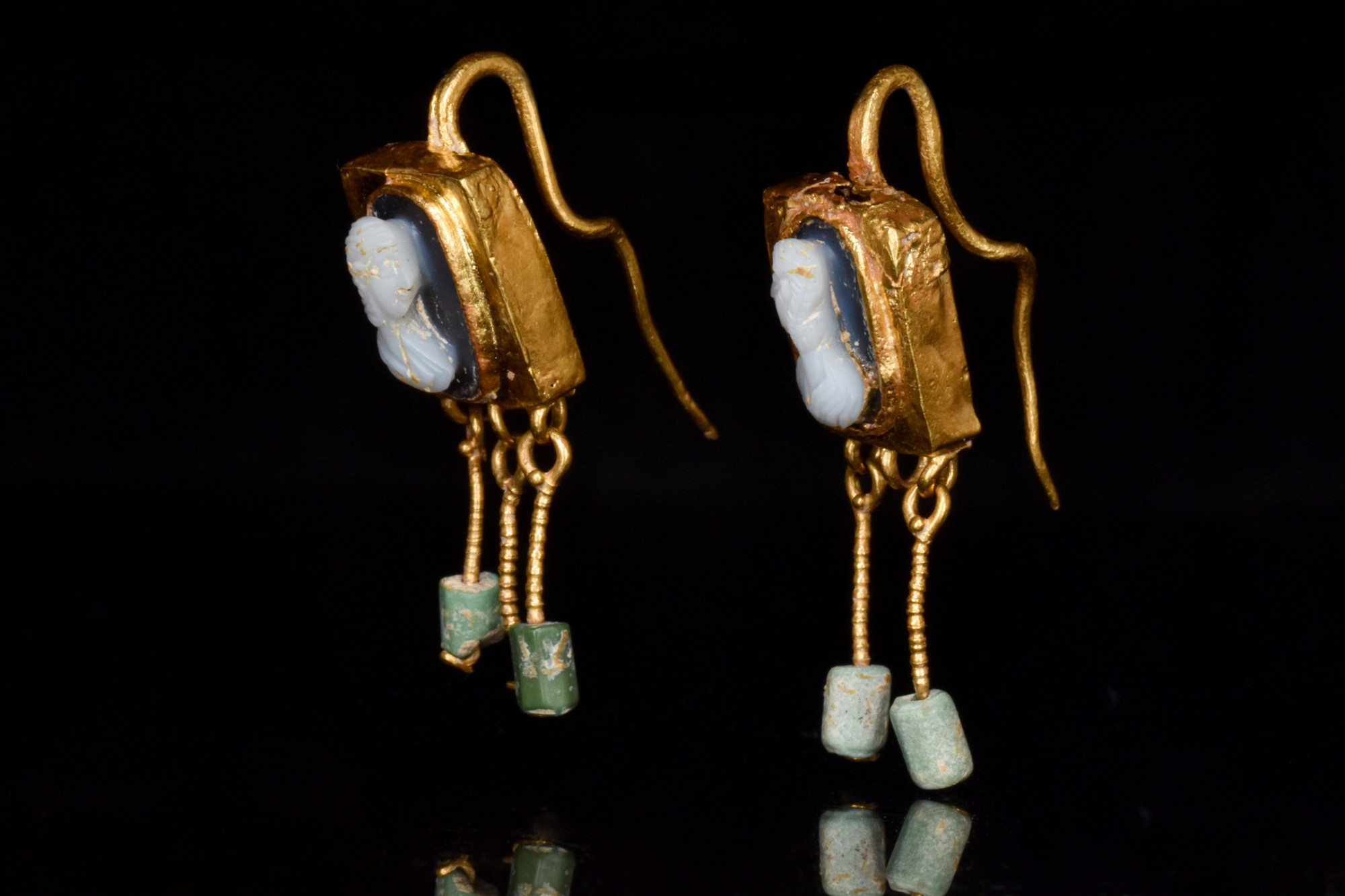 ROMAN GOLD EARRINGS WITH CAMEO PORTRAITS AND DANGLING BEADS - Bild 3 aus 6