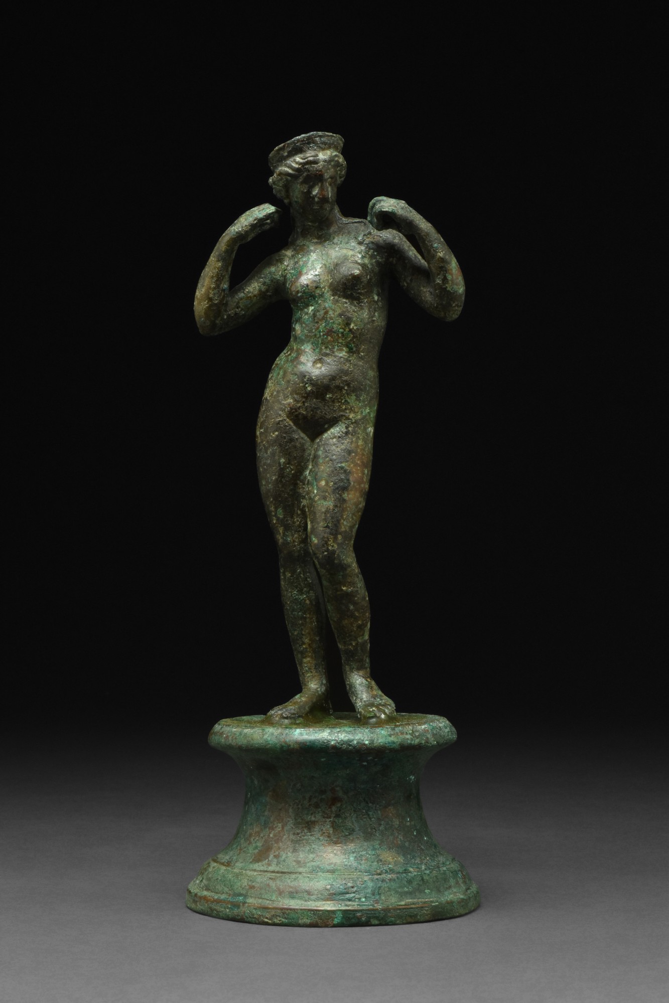 LARGE ROMAN BRONZE VENUS STATUE