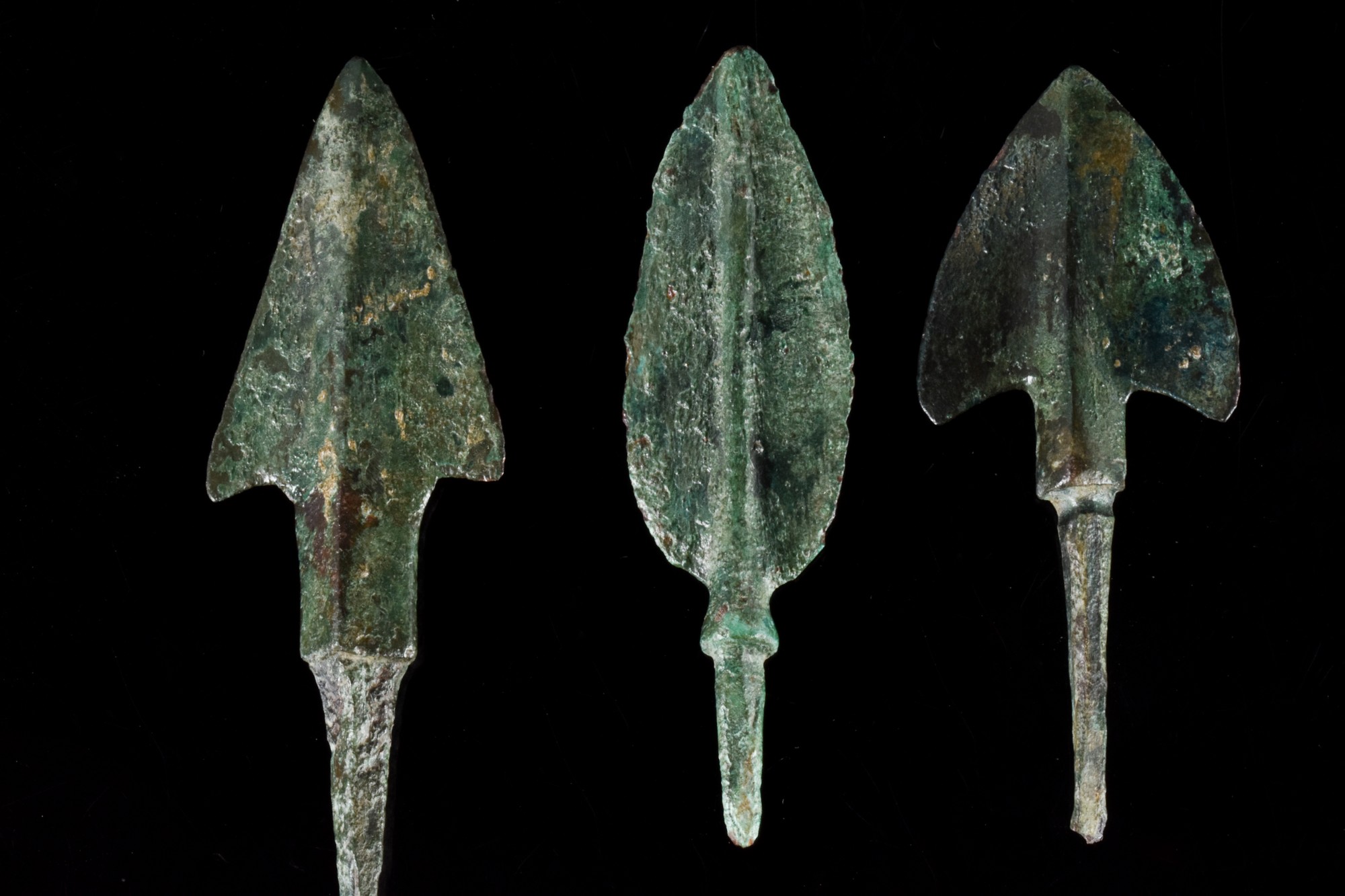 ANCIENT BRONZE SPEAR WITH STAND - Bild 4 aus 4