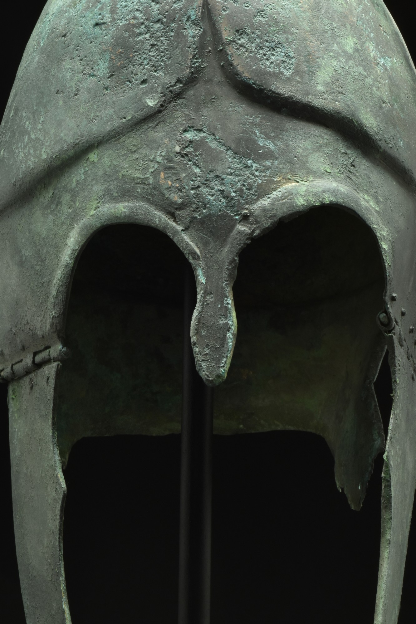 GREEK CHALCIDIAN BRONZE HELMET - Image 7 of 8