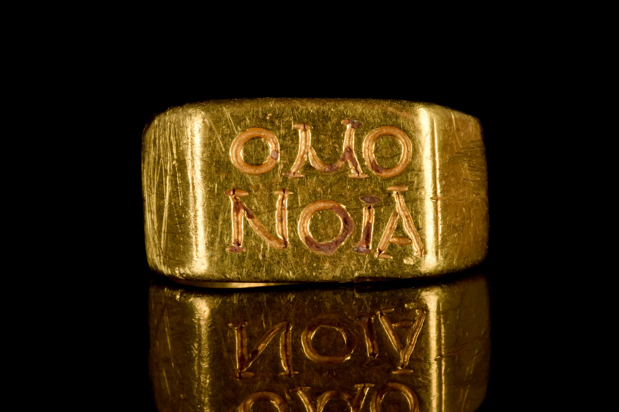 BYZANTINE GOLD MARRIAGE RING WITH OMONIA INSCRIPTION - Image 3 of 6