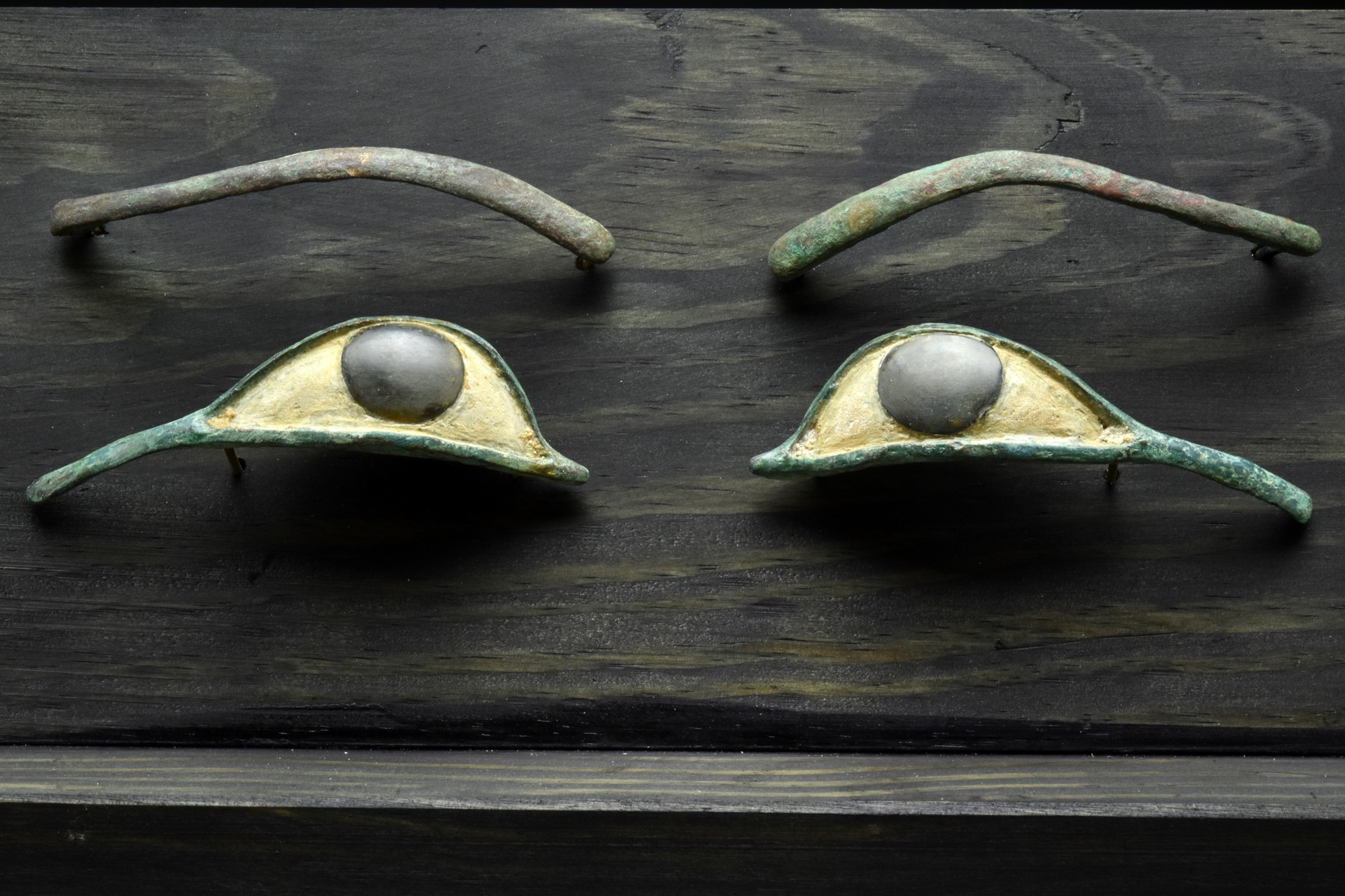 LARGE EGYPTIAN BRONZE SARCOPHAGUS EYES - Image 3 of 6