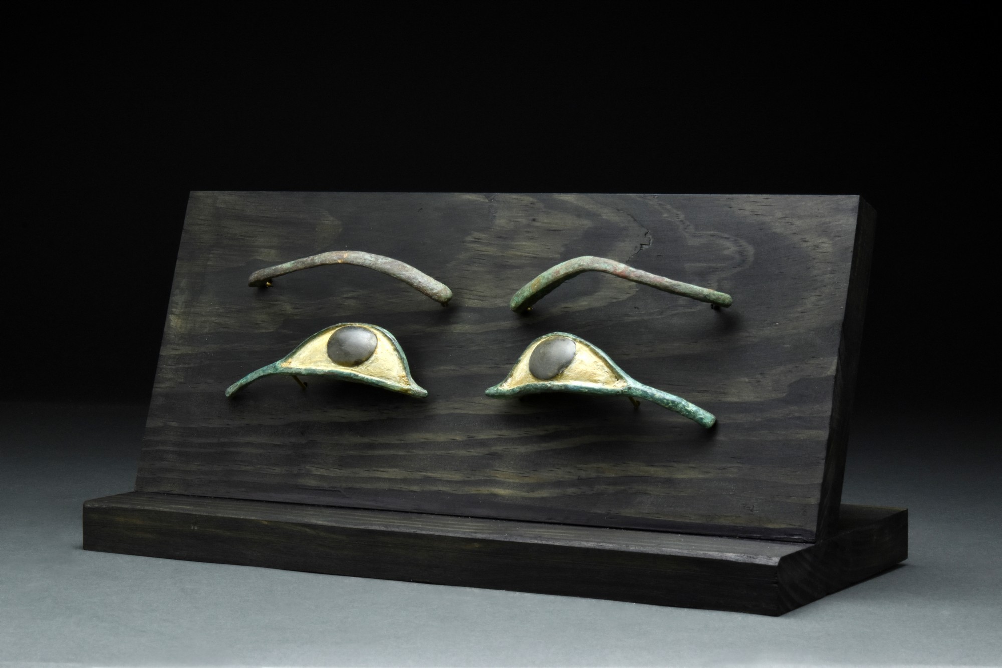 LARGE EGYPTIAN BRONZE SARCOPHAGUS EYES - Image 2 of 6