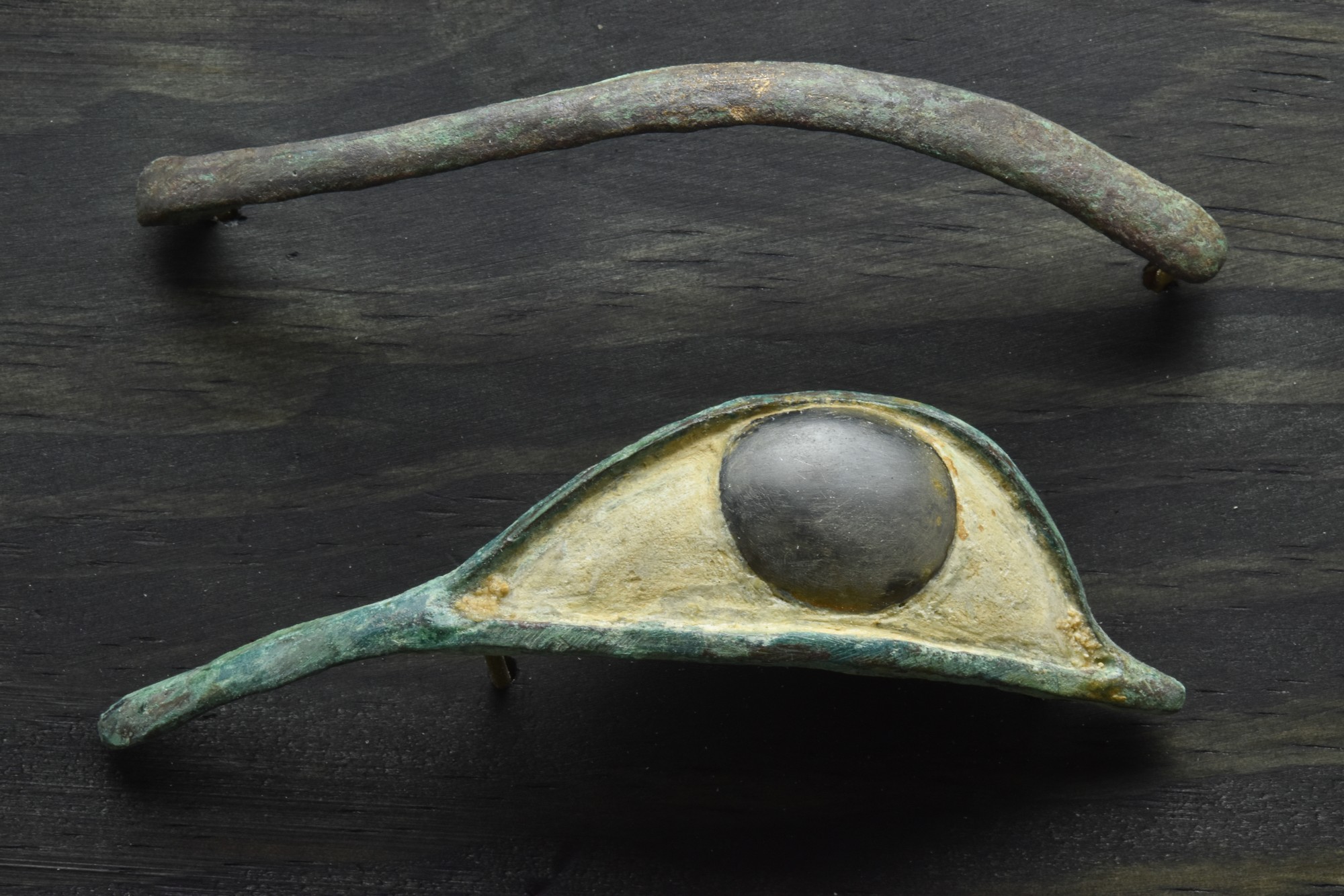 LARGE EGYPTIAN BRONZE SARCOPHAGUS EYES - Image 5 of 6