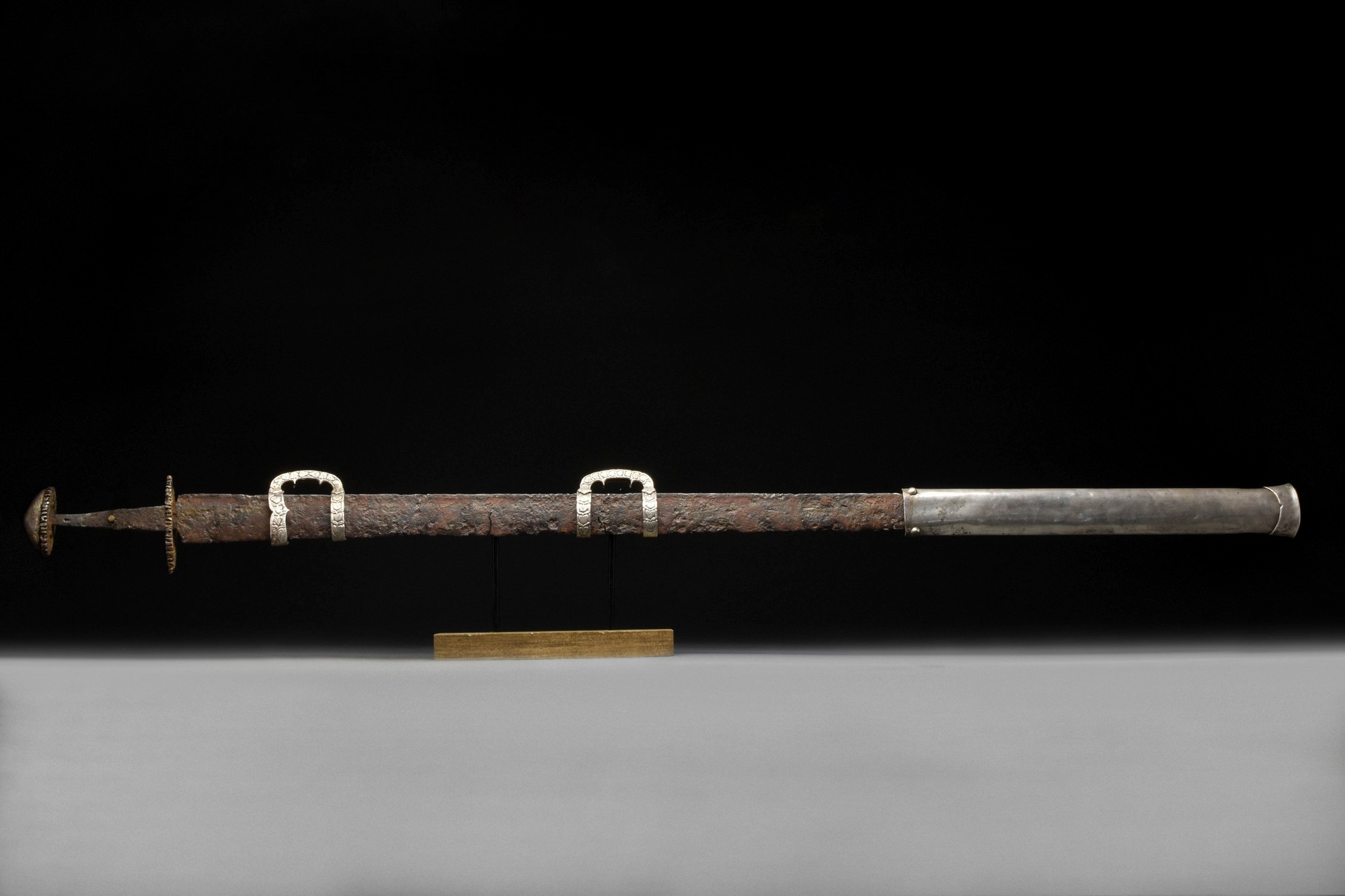VIKING SWORD WITH SCABBARD FITTINGS - FULL REPORT - Image 5 of 5