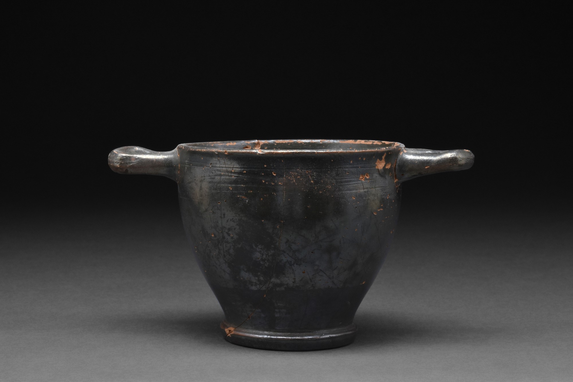 GREEK CAMPANIAN POTTERY BLACKWARE SKYPHOS