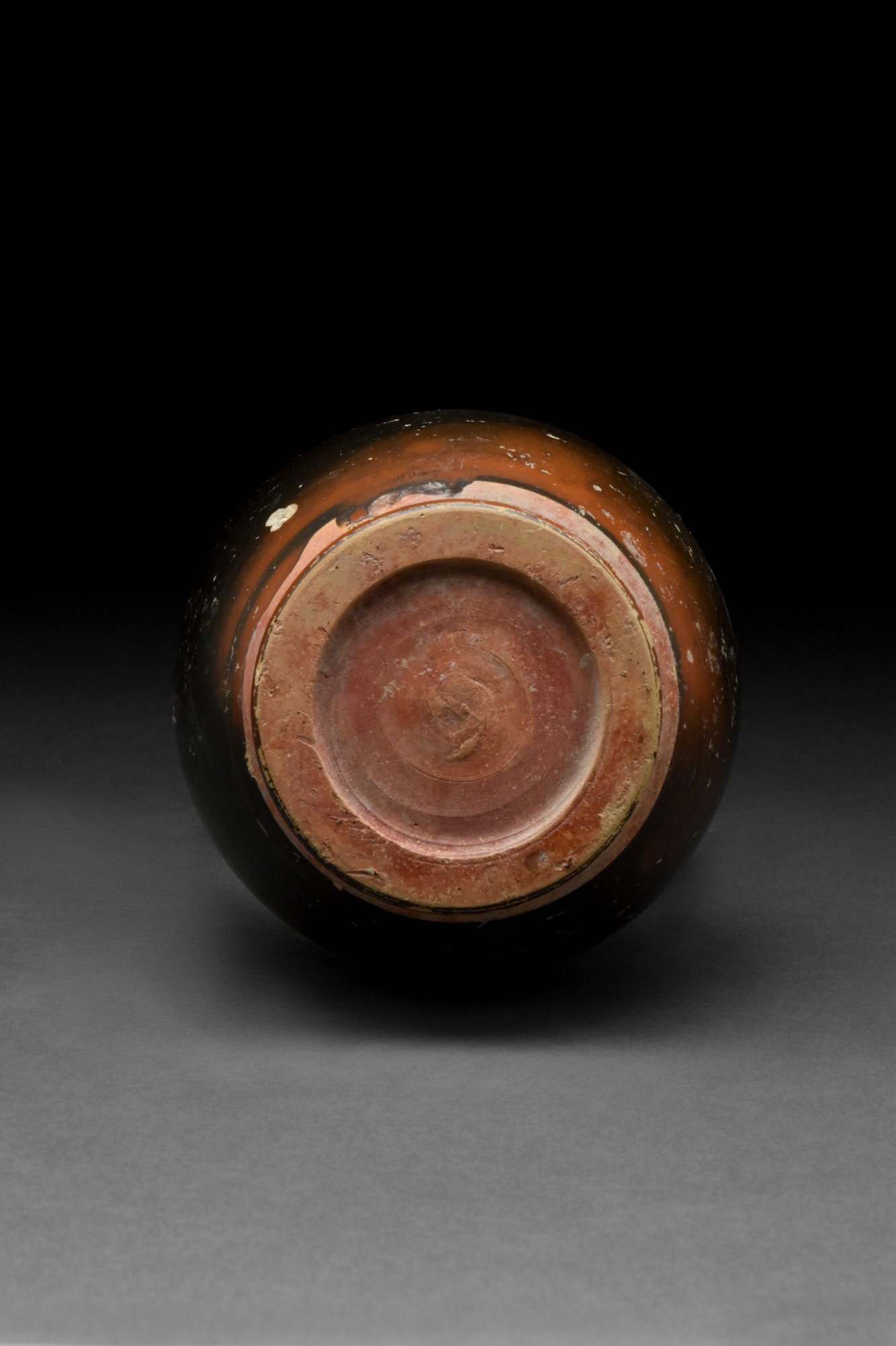 GREEK GNATHIAN TERRACOTTA OINOCHOE WITH DECORATION - Image 3 of 4