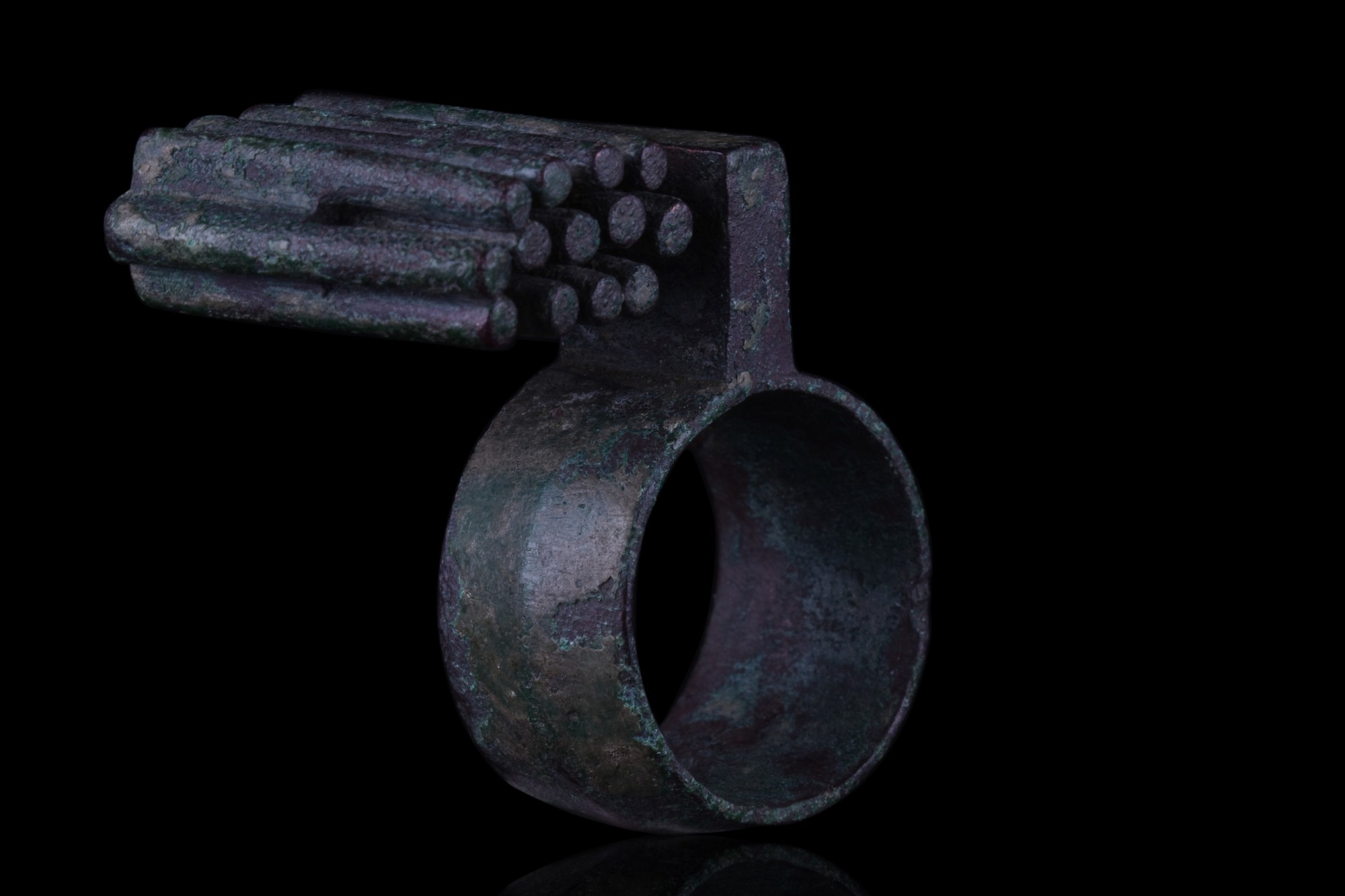 MASSIVE ROMAN BRONZE KEY RING - Image 6 of 6