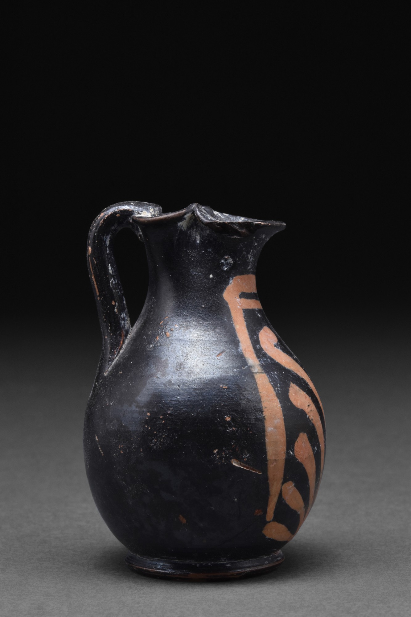 GREEK APULIAN XENON WARE OINOCHOE WITH PALMETTE DECORATION - Image 3 of 5