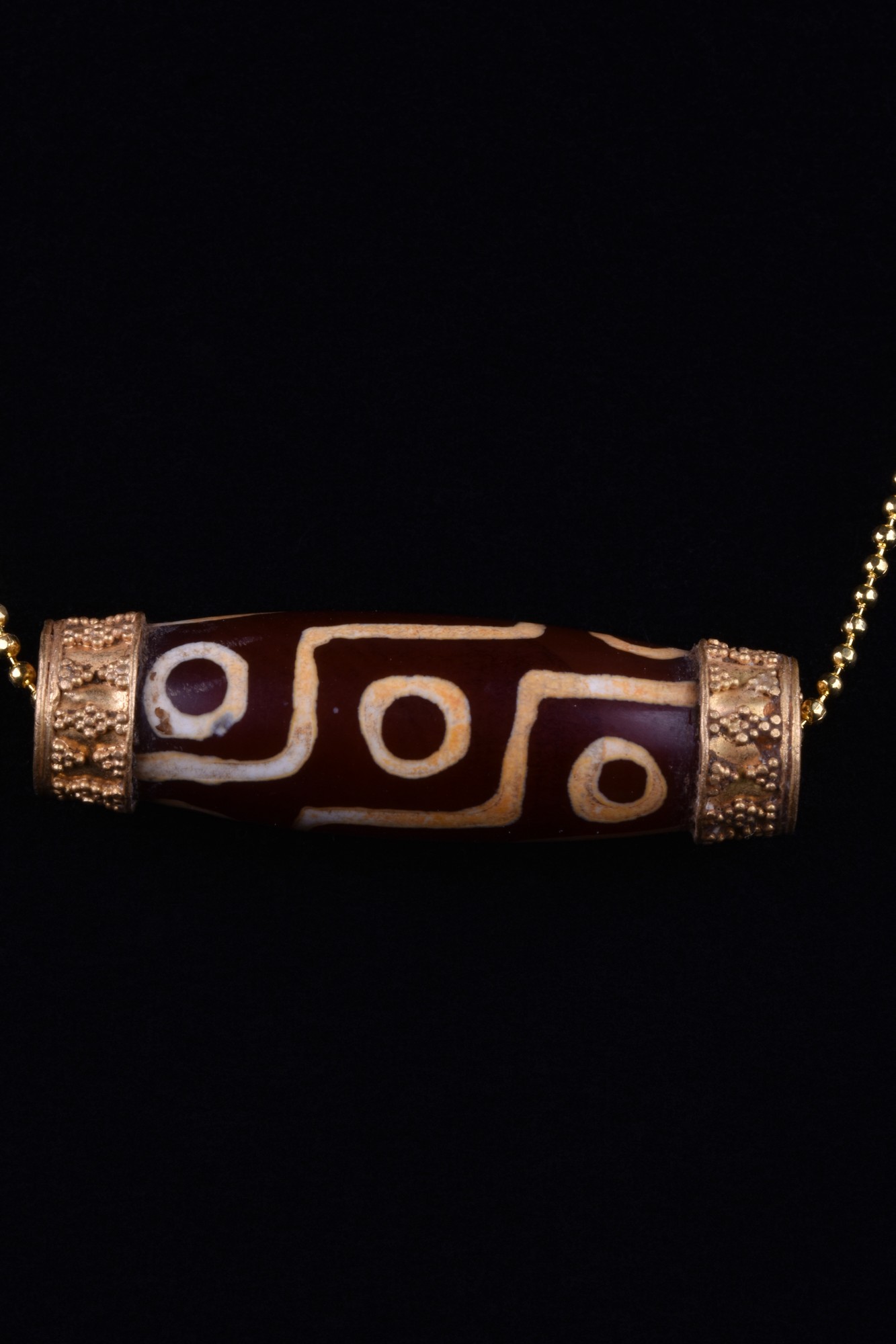 TIBETAN DZI BEAD IN GOLD FRAME - Image 3 of 4