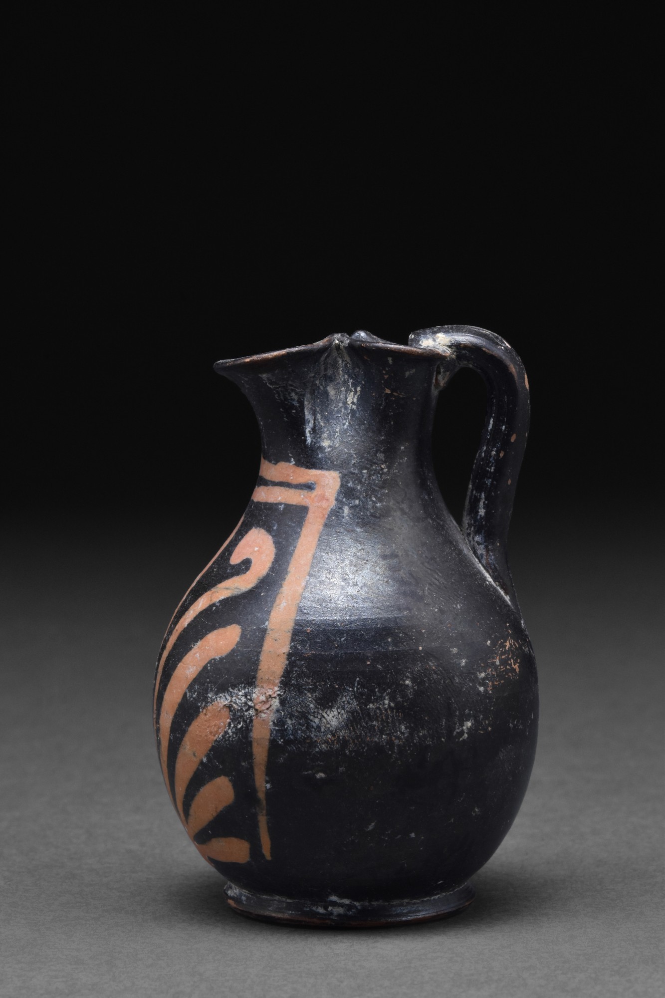 GREEK APULIAN XENON WARE OINOCHOE WITH PALMETTE DECORATION - Image 2 of 5