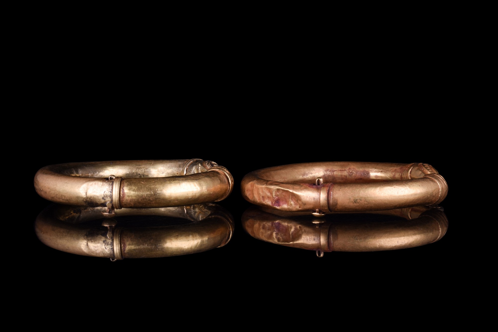 PAIR OF ACHAEMENID GOLD SNAKE BRACELETS - Bild 4 aus 6