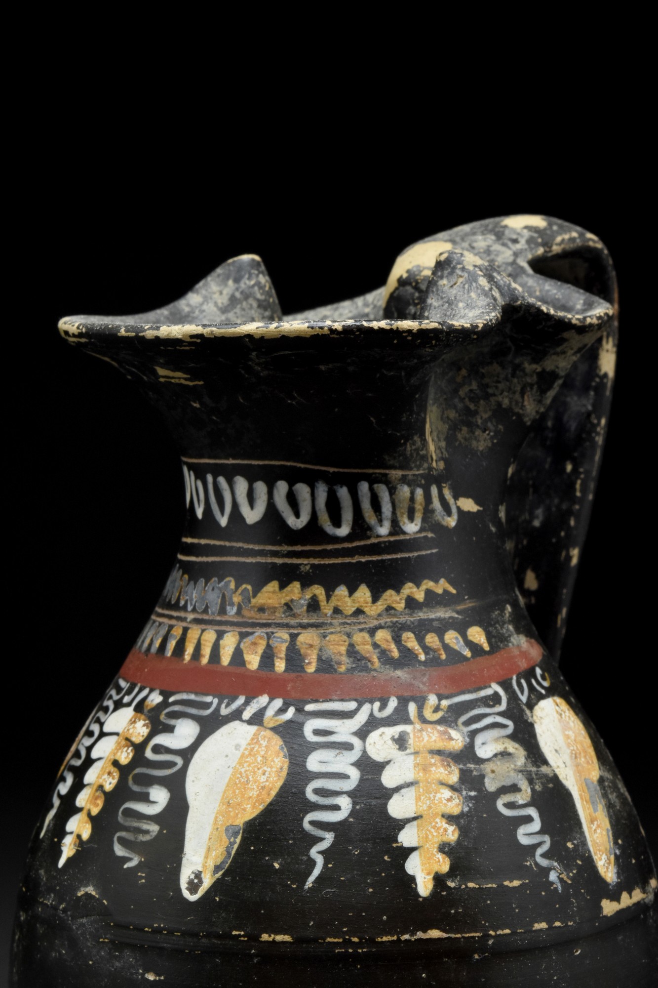 GREEK GNATHIAN TERRACOTTA OINOCHOE WITH DECORATION - Image 4 of 4