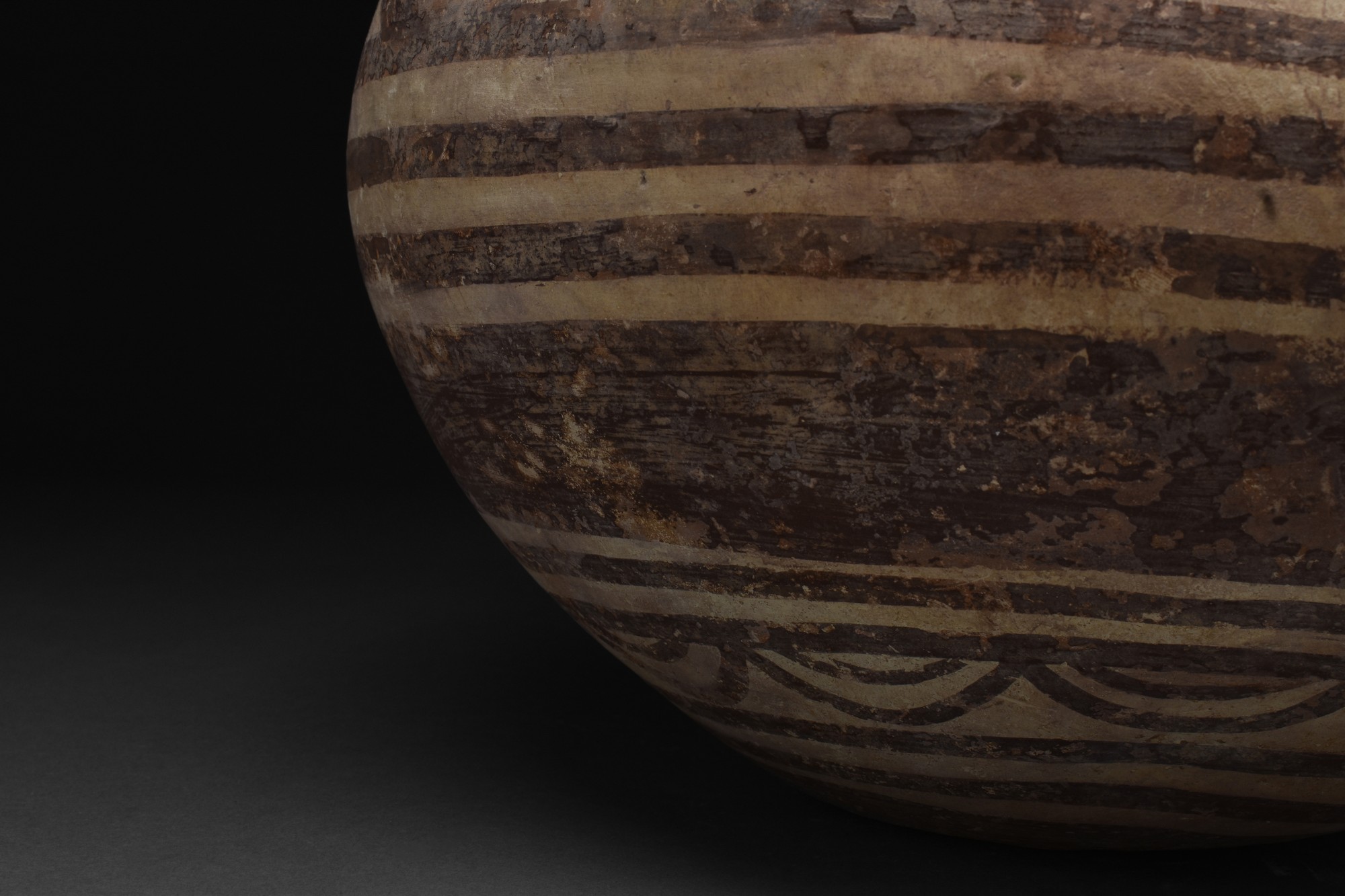 HUGE AMLASH POTTERY VESSEL WITH HANDLE - Image 5 of 5