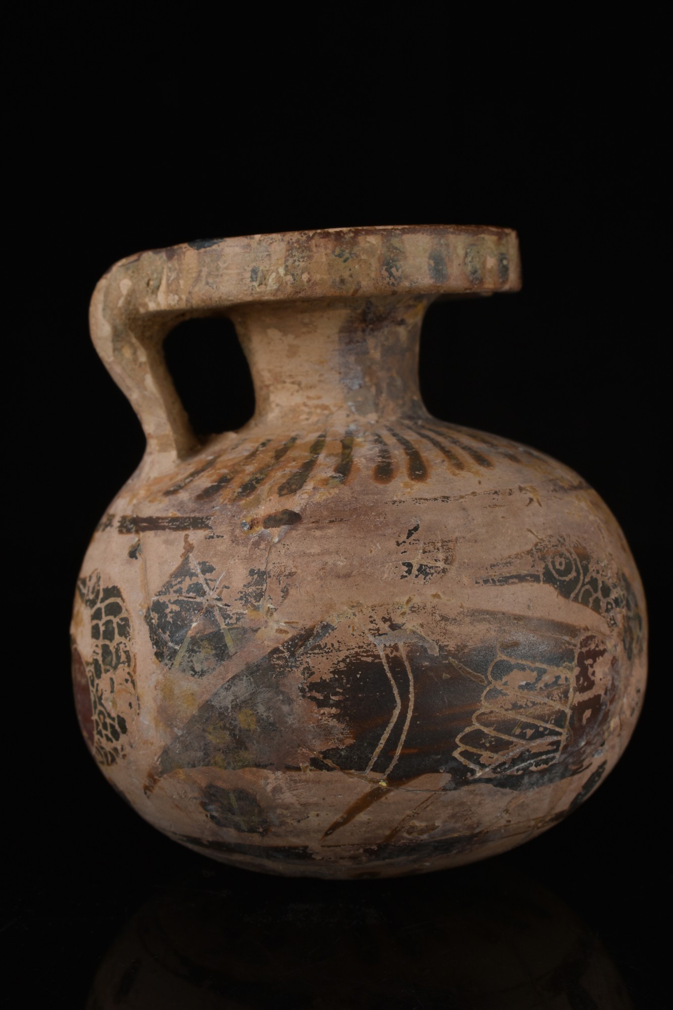 CORINTHIAN POTTERY ARYBALLOS WITH A SWAN