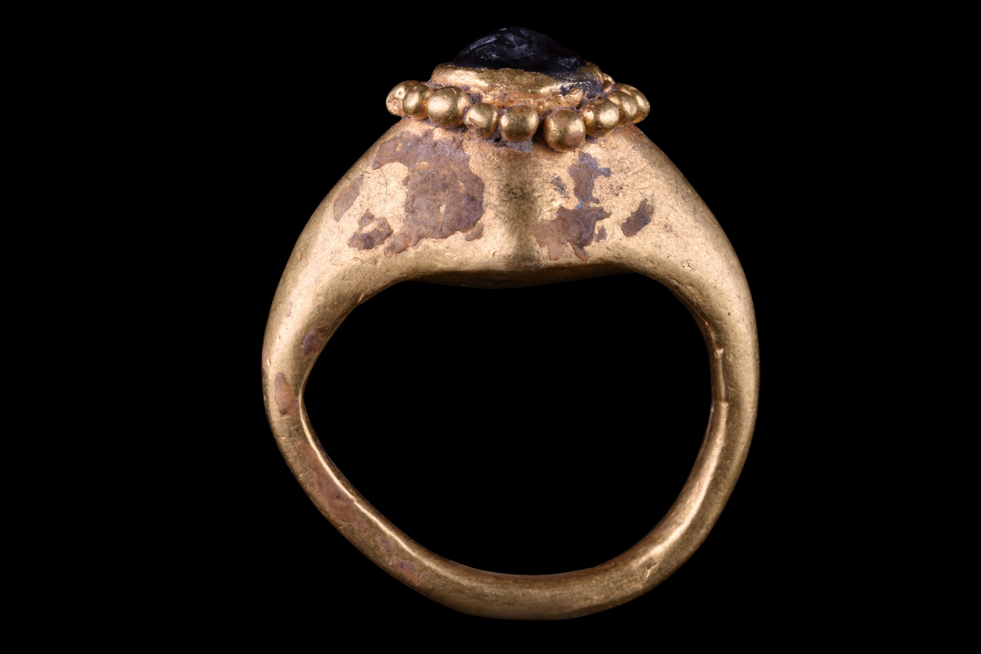 BYZANTINE GOLD RING WITH GARNET INTAGLIO - Image 6 of 6