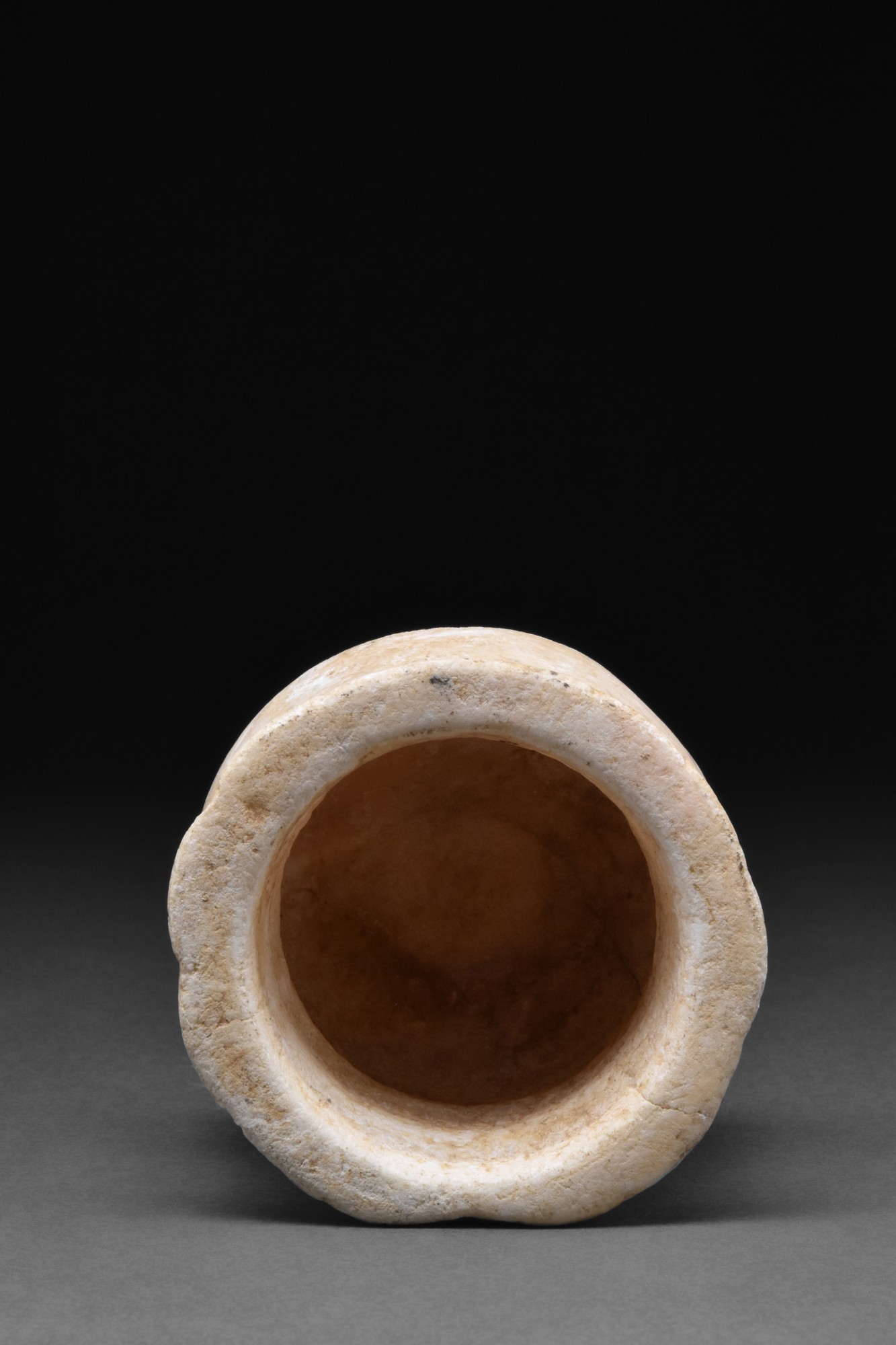 BACTRIAN ALABASTER VESSEL - Image 2 of 3