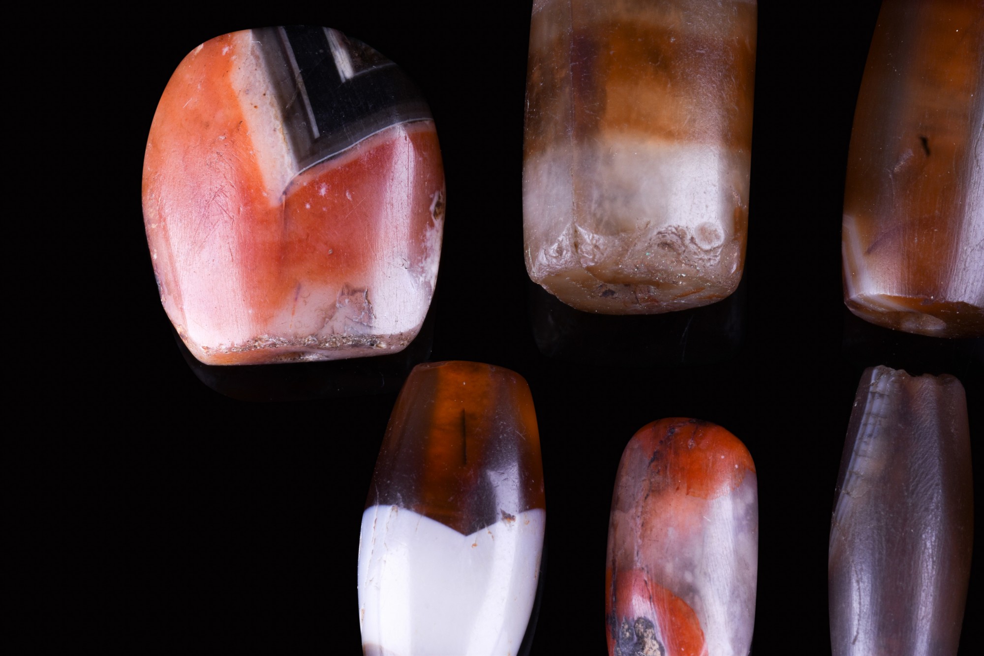COLLECTION OF BACTRIAN AGATE STONE BEADS - Image 2 of 4