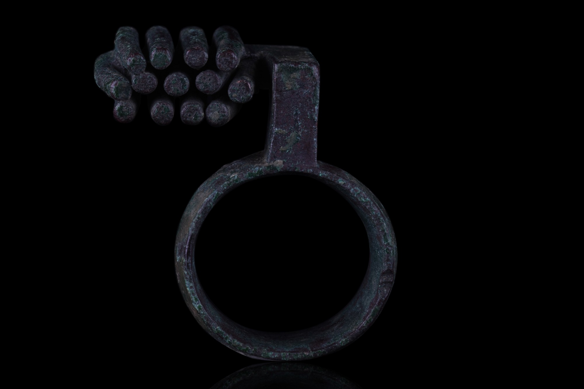 MASSIVE ROMAN BRONZE KEY RING - Image 2 of 6