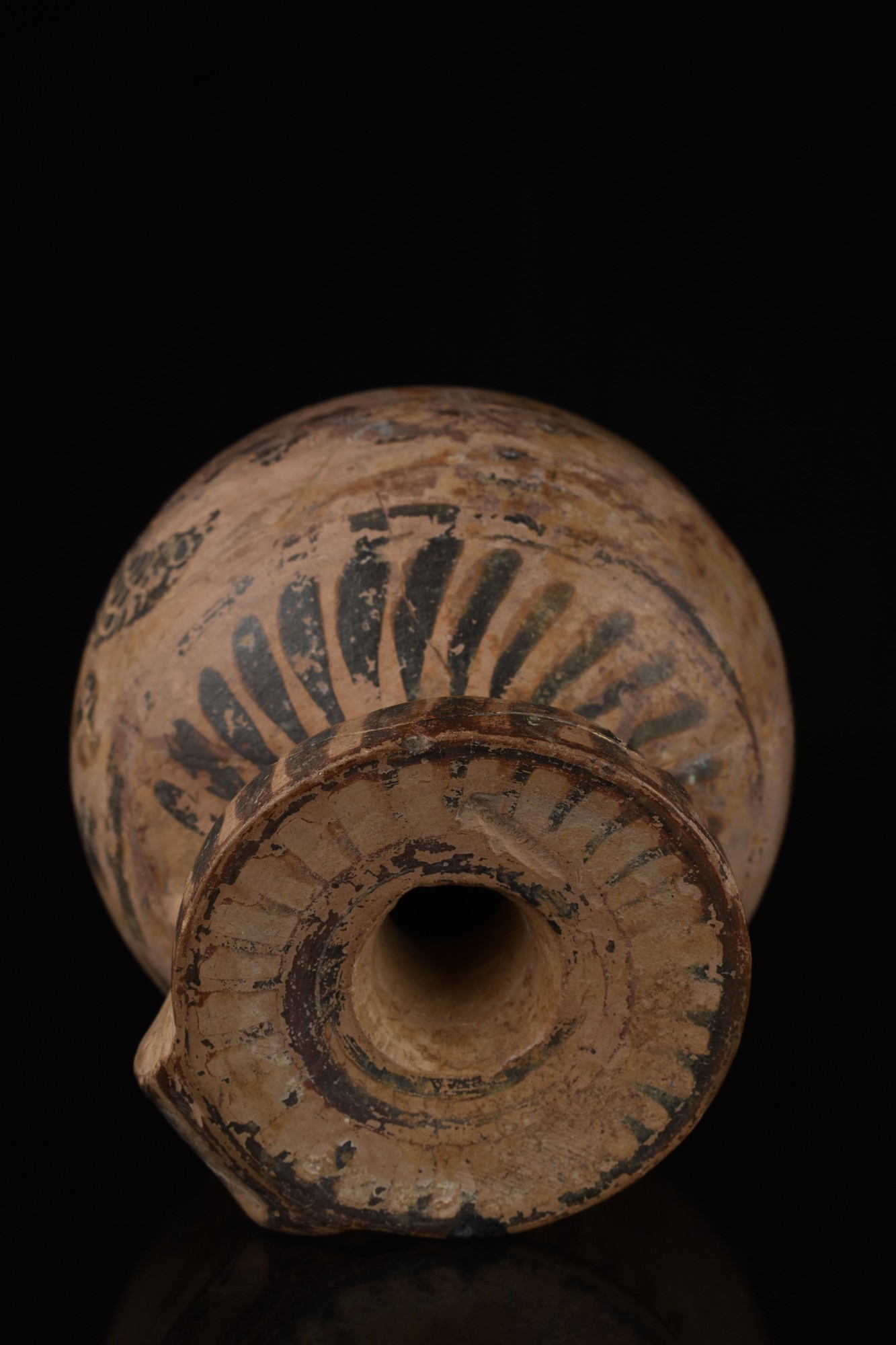 CORINTHIAN POTTERY ARYBALLOS WITH A SWAN - Image 2 of 5