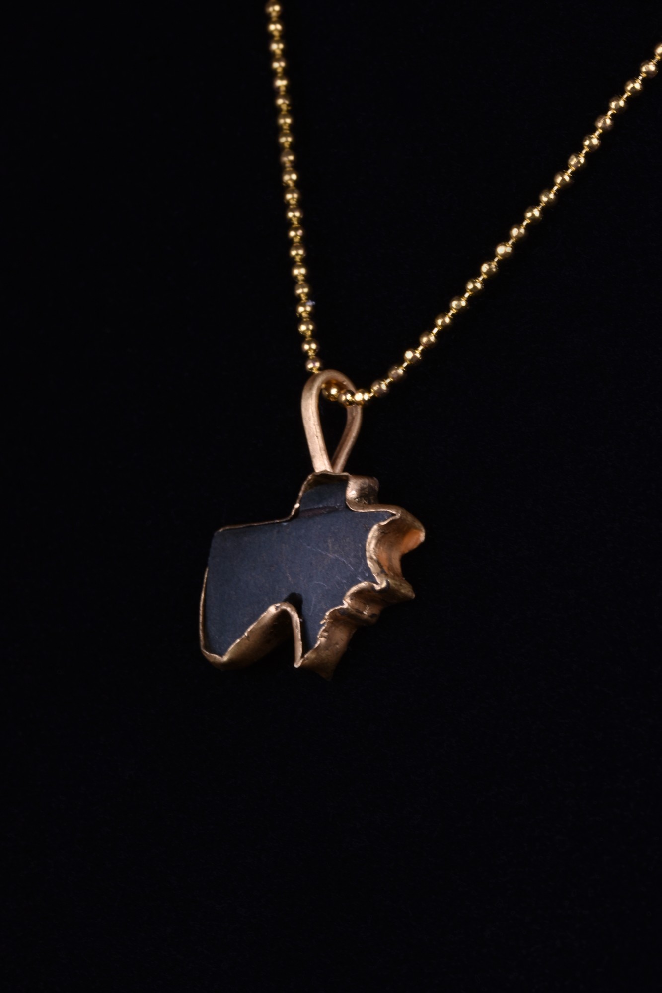ANCIENT EGYPTIAN EYE OF HORUS IN GOLD PENDANT - Image 2 of 4