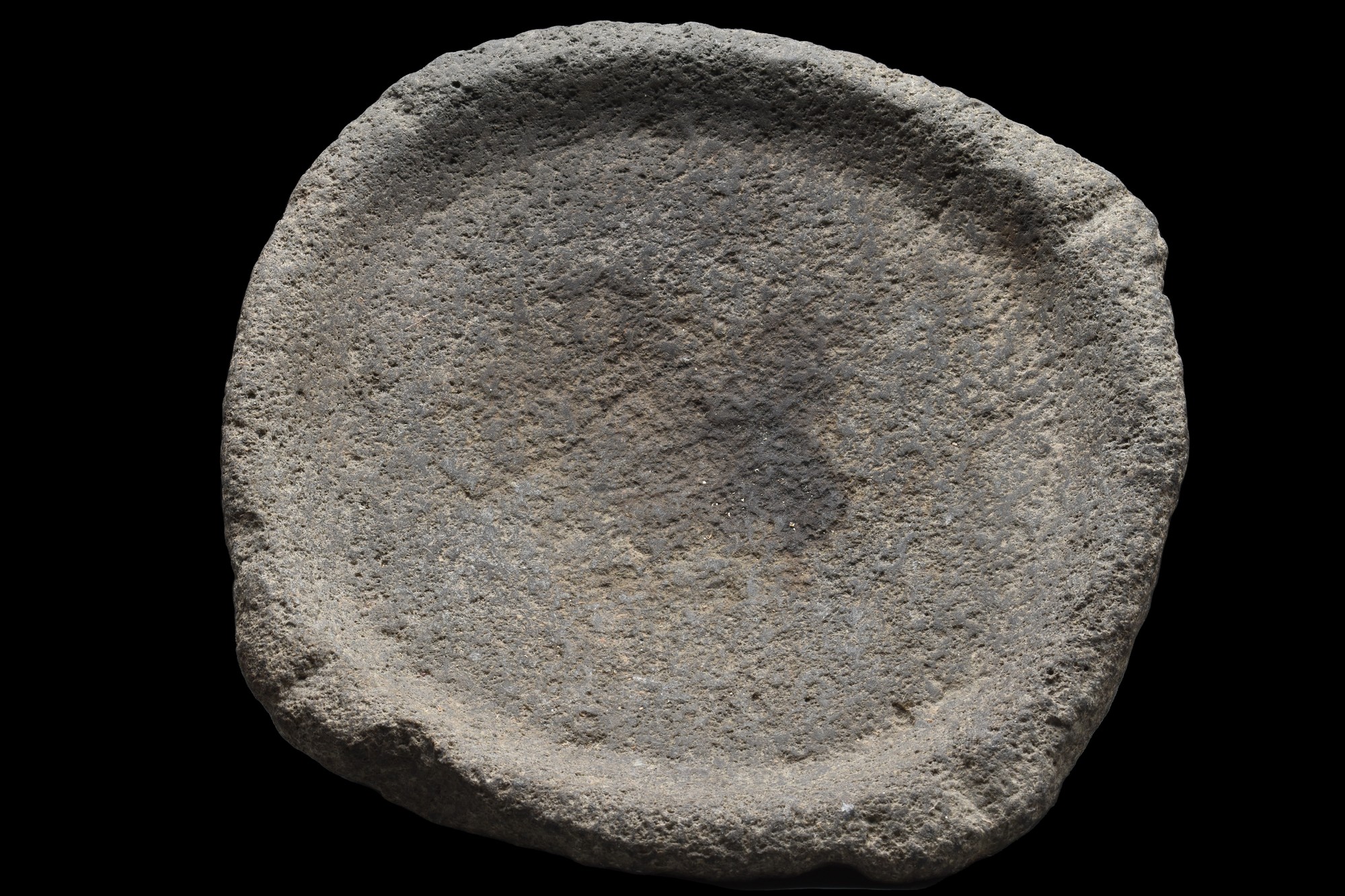 RARE EARLY BRONZE AGE TRANS-JORDAN STONE VESSEL - Image 2 of 5