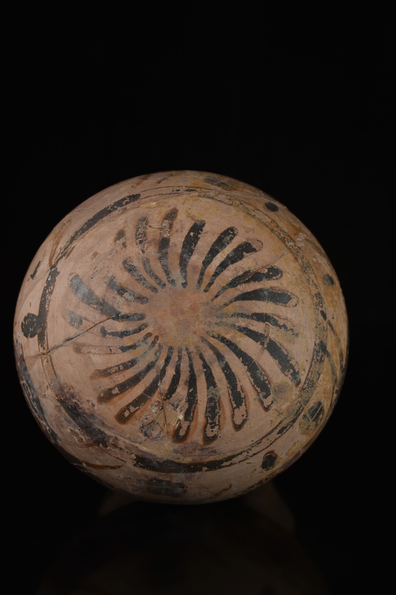 CORINTHIAN POTTERY ARYBALLOS WITH A SWAN - Image 3 of 5