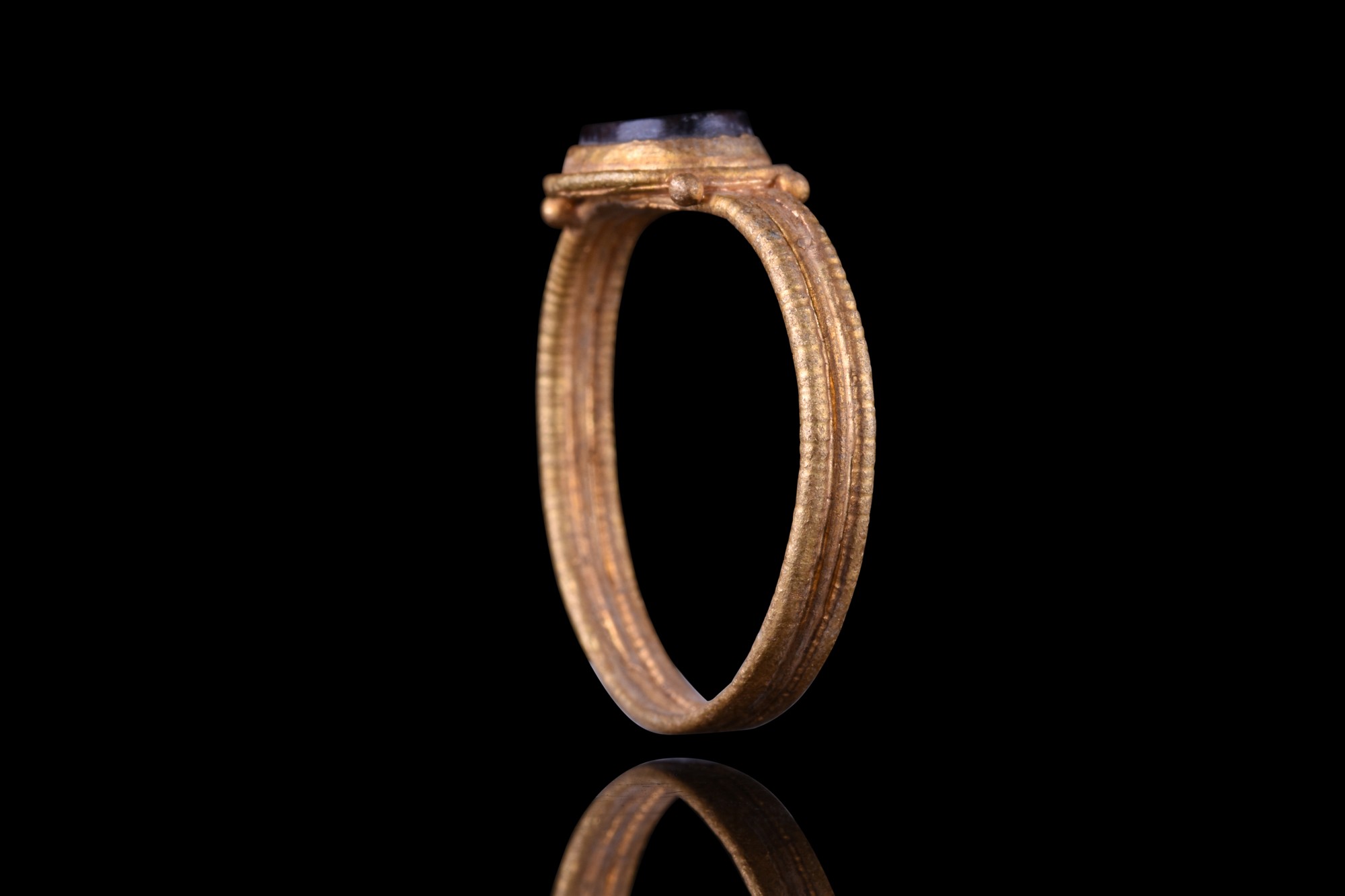 ROMAN GOLD RING WITH FISH INTAGLIO - Image 7 of 7