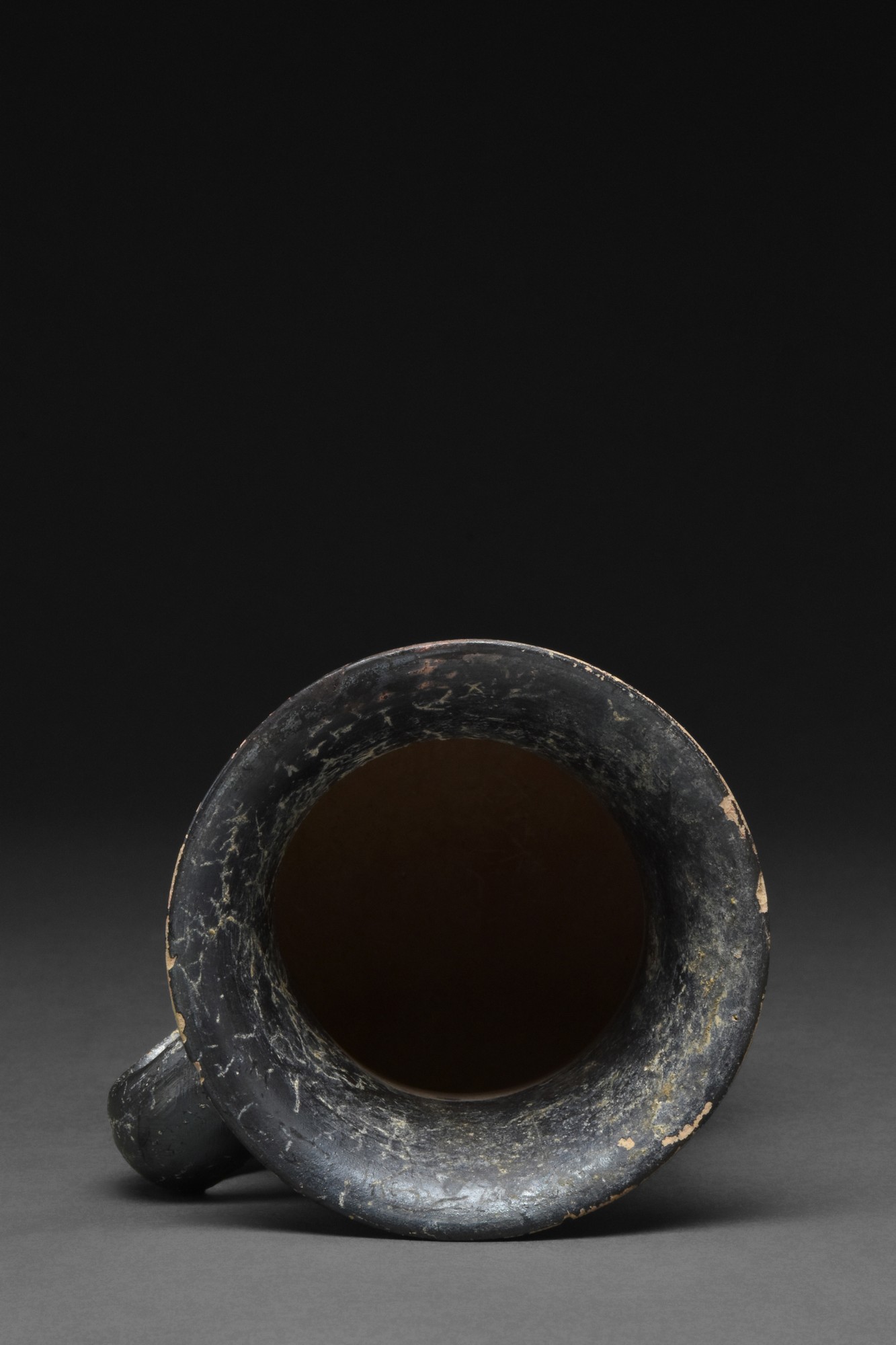 GREEK GNATHIAN TERRACOTTA THISTLE MUG WITH DECORATION - Image 4 of 5