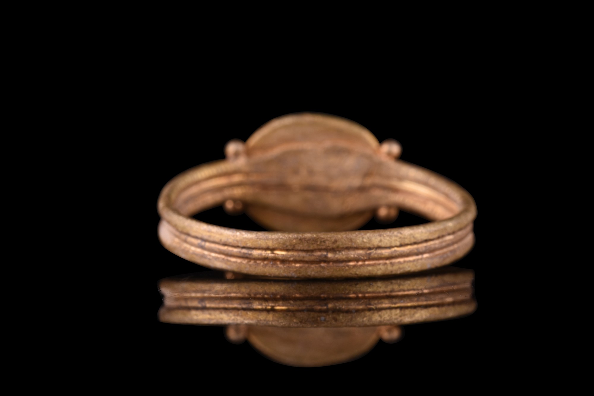 ROMAN GOLD RING WITH FISH INTAGLIO - Image 5 of 7