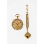 Feine Taschenuhr mit Chatelaine