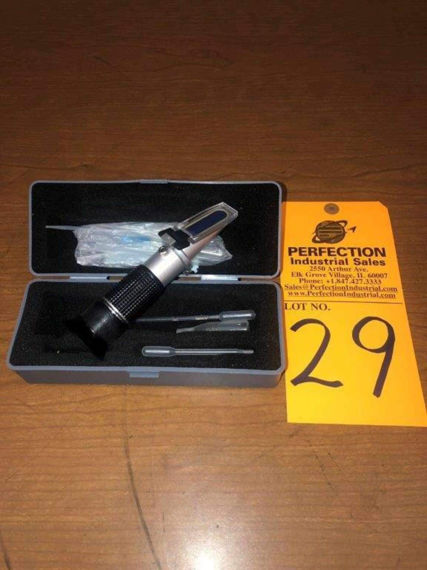 Portable Refractometer - Image 2 of 3