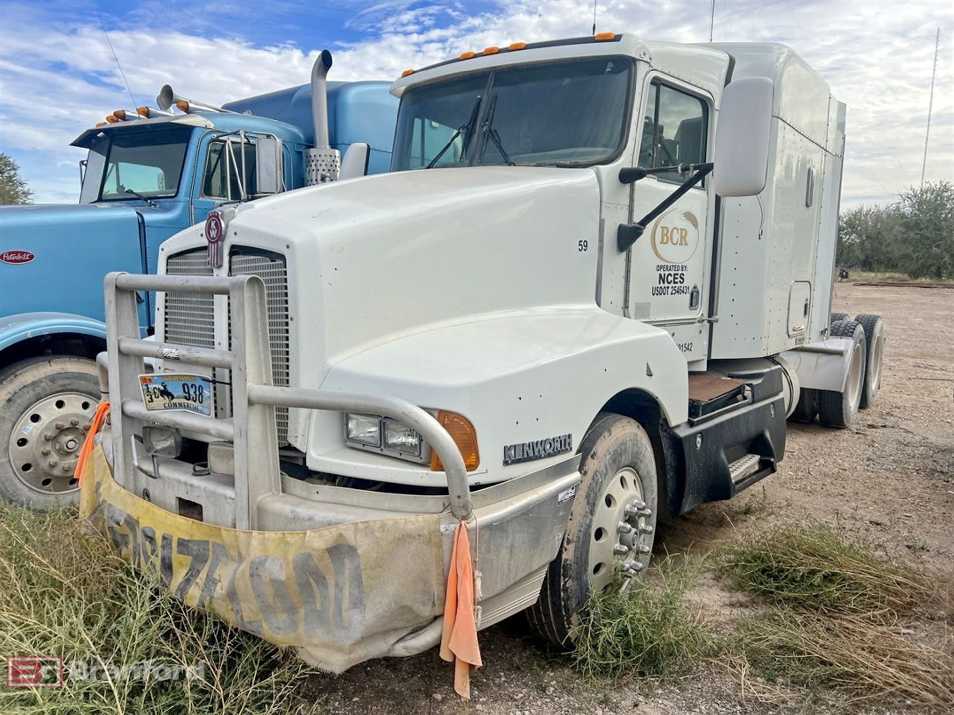 2005 Kenworth T600B 6x4 sleeper tandem axle truck tractor