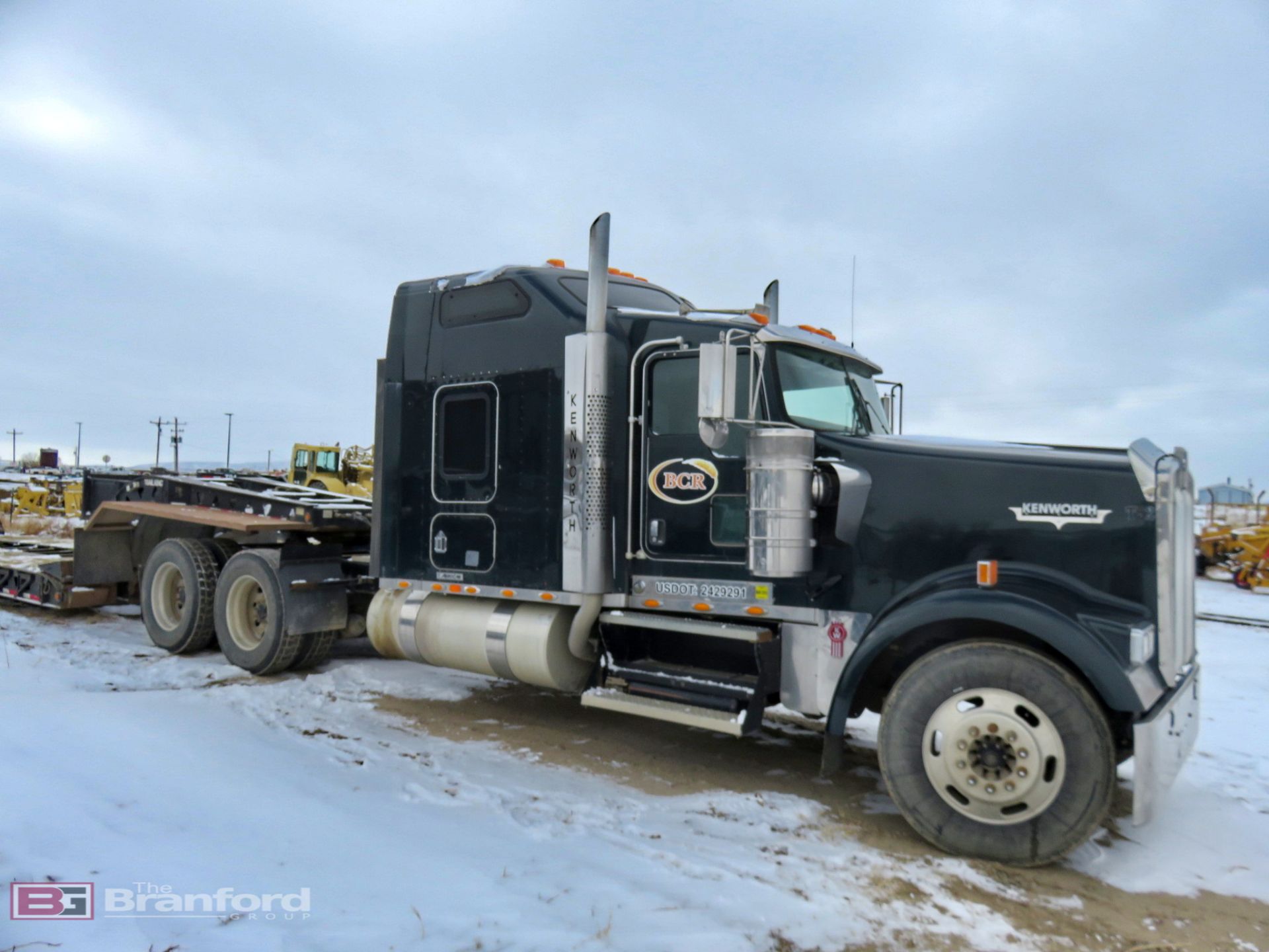 2007 Kenworth W900 6x4 sleeper truck tractor (tandem axle)