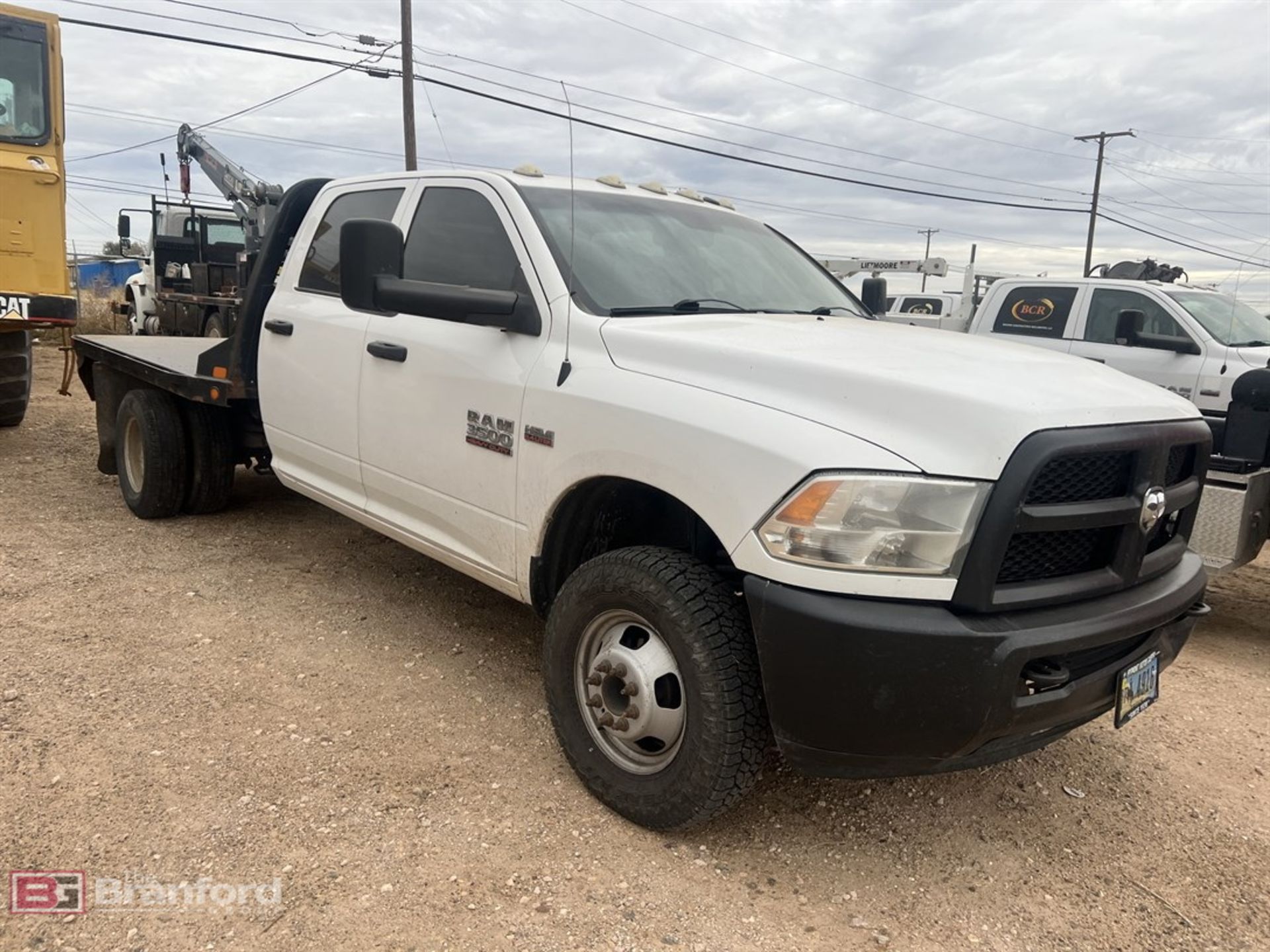 2015 Ram 3500 heavy duty crew cab 4x4 flatbed truck - Image 3 of 11