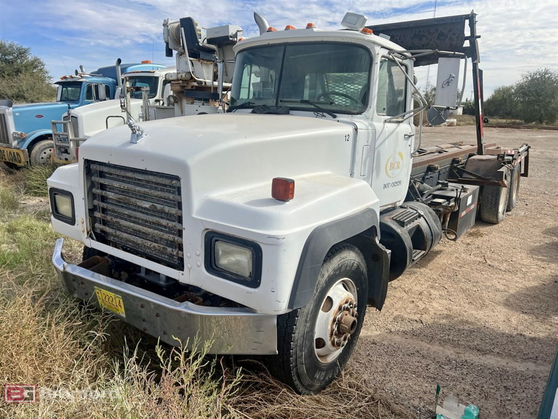 2001 Mack RD688S 6x4 roll off truck