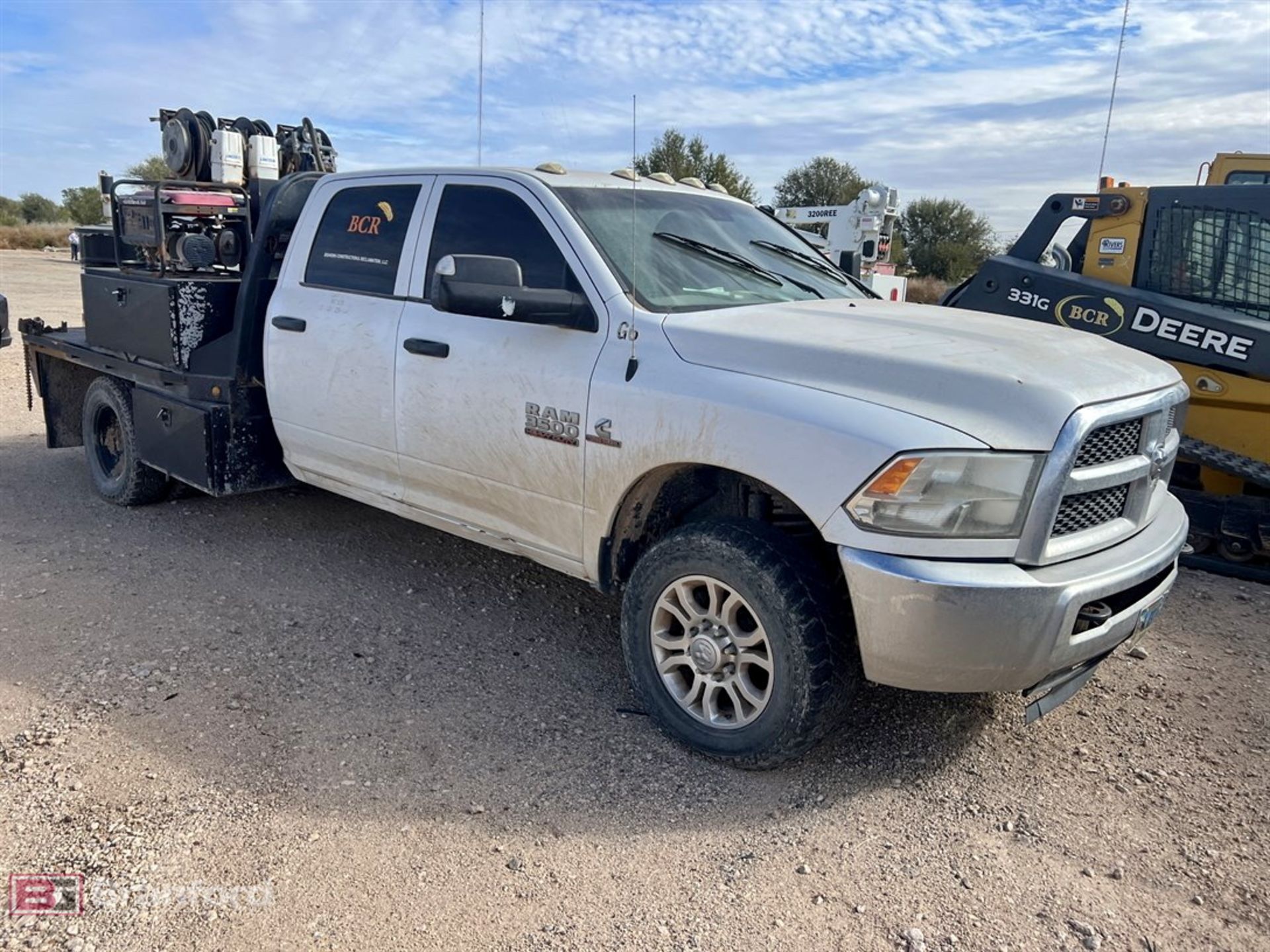 2017 Ram 3500 heavy duty crew cab 4x4 flatbed truck - Image 3 of 8