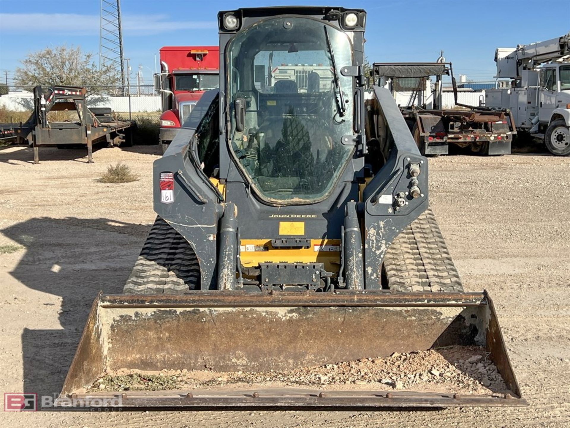 2017 John Deere 331G 2-speed high flow multi-terrain - Image 2 of 12