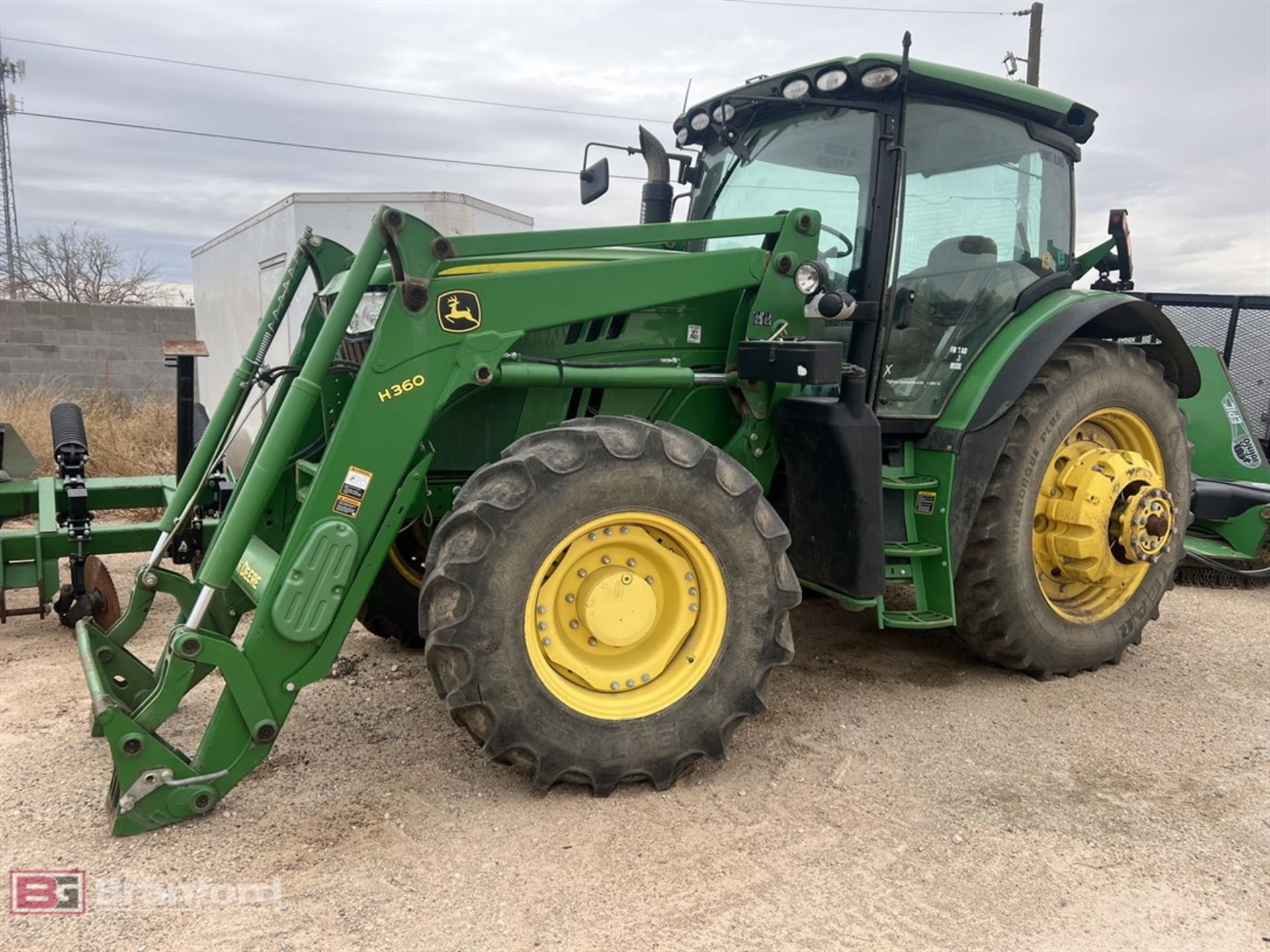 2013 John Deere 6140R tractor